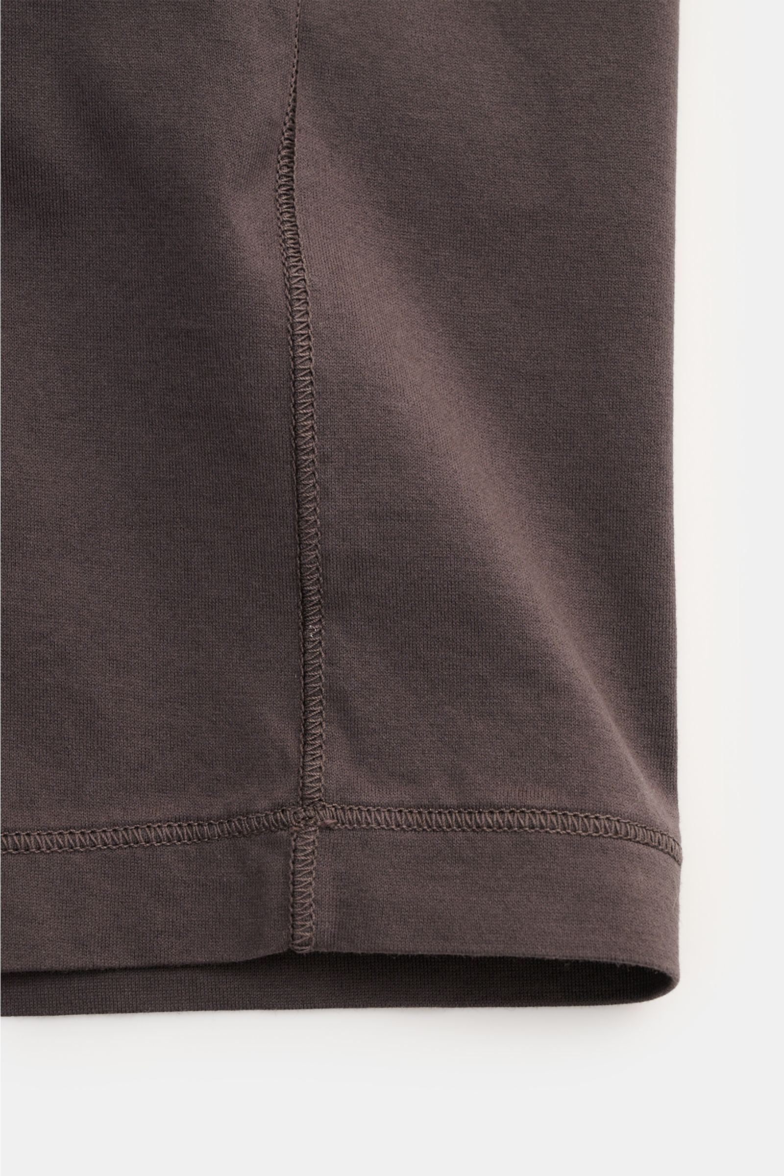 Stone Island Crew neck T-shirt 'Stellina' anthracite close-up from the side shows pure cotton jersey, soft feel, slim fit, and subtle Stellina stitching.