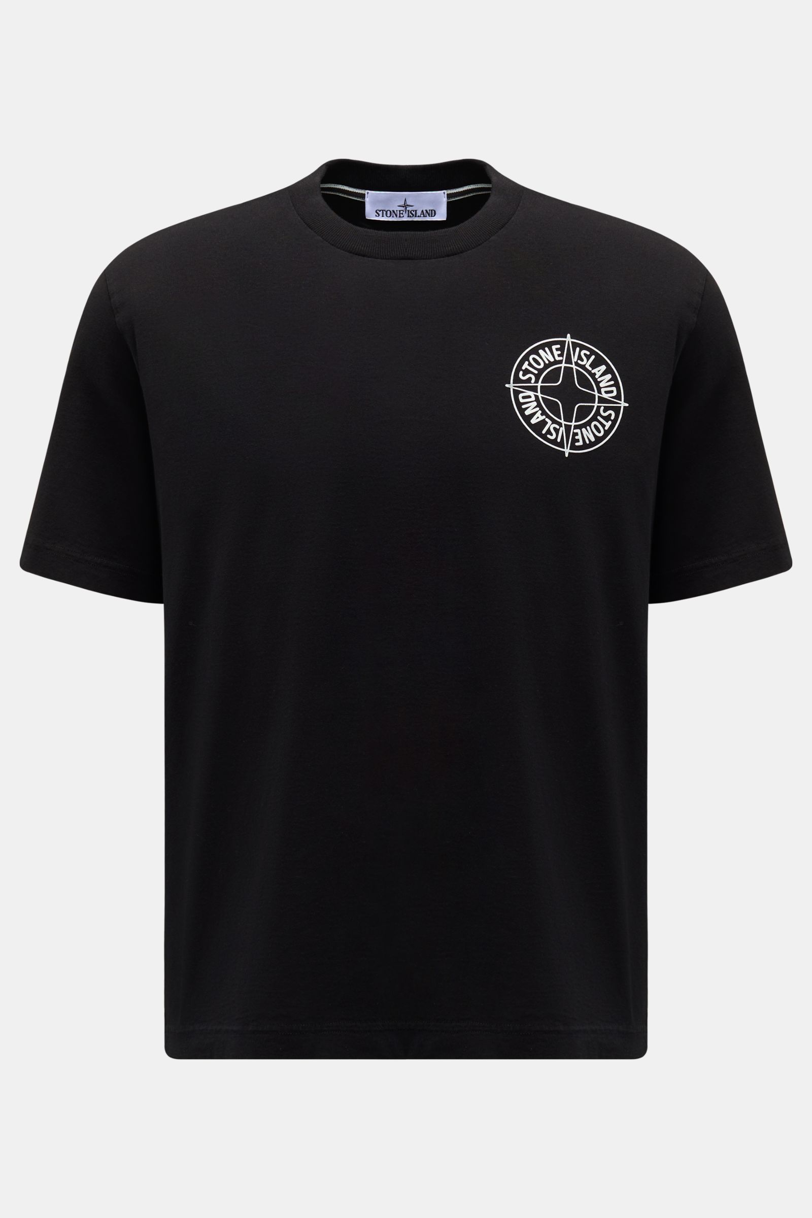 Stone Island T-Shirt 'Print' schwarz, Frontansicht, aus reiner Baumwolle, Regular Fit, weicher Griff, Rundhalsausschnitt, Logo-Print auf Brust und Rücken.