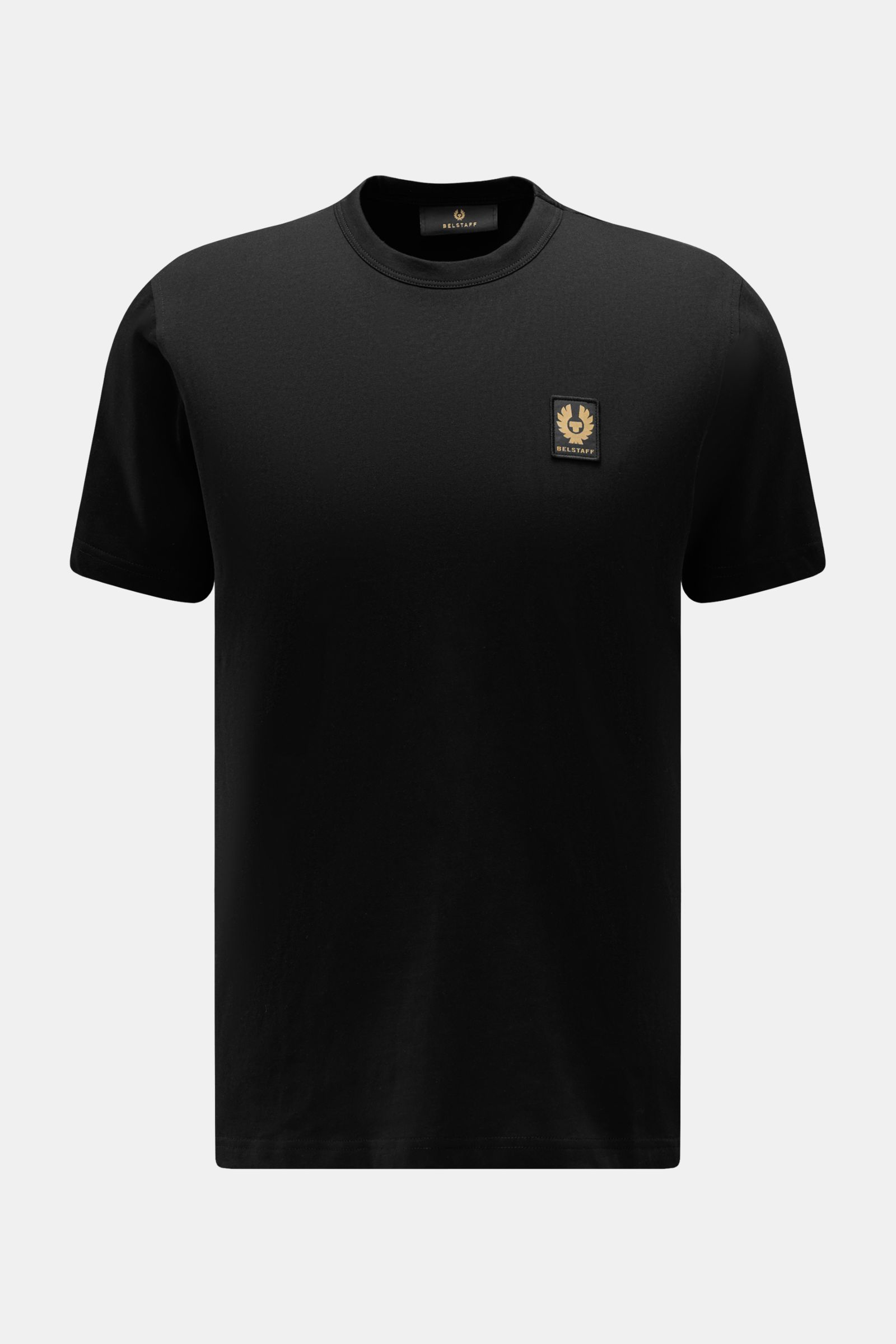 Belstaff Rundhals-T-Shirt schwarz, slim fit aus weichem Baumwoll-Jersey, frontale Perspektive mit kleinem BELSTAFF-Weblabel auf der Brust.