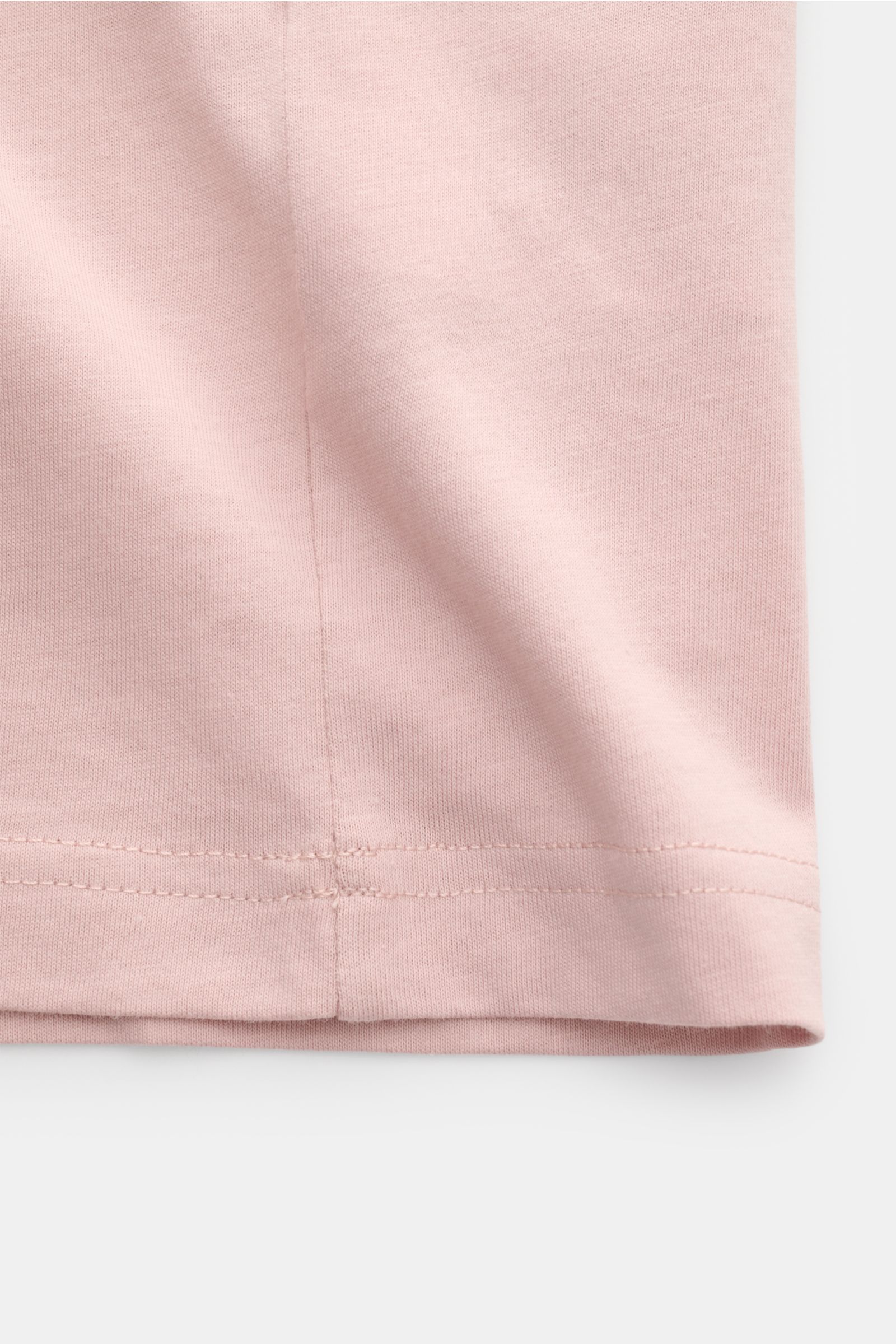 Belstaff Crew neck T-shirt antique pink shown in close-up from the hem side, made of pure cotton jersey with slim fit and BELSTAFF woven label, soft feel, perfect for relaxed downtime looks.