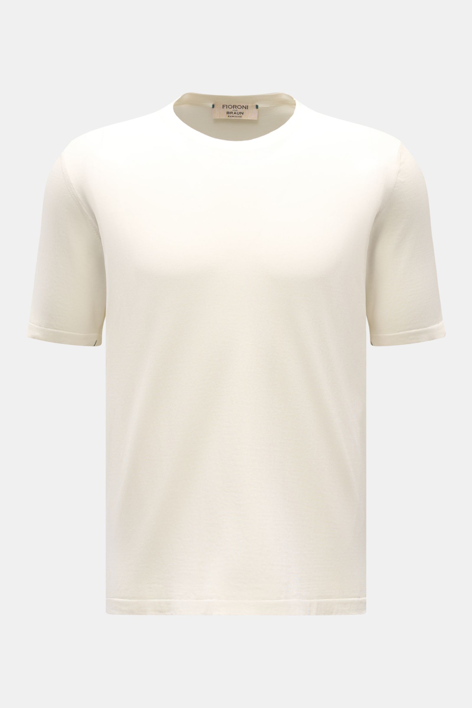 Front view of Fioroni Rundhals-T-Shirt offwhite, finely knitted from pure cotton with slim fit and short side slits.

Für den gediegenen Auftritt im Frühling sorgt dieses fein gestrickte T-Shirt von FIORINI, welches aus reiner Baumwolle gefertigt wurde