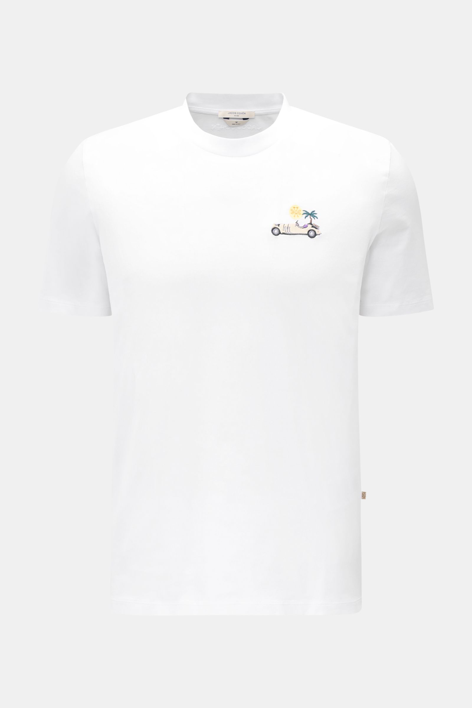 Front view of the Jacob Cohen Crew neck T-shirt 'Resort' white, a slim fit classic cotton jersey with soft fabric, cabrio stitching, crew neck, small leather label, and a small embroidered car with a palm tree and sun on the chest. For its 'Resort' col