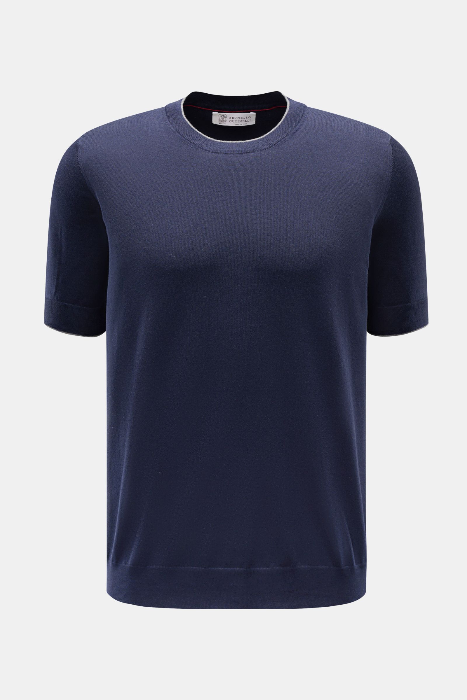 Brunello Cucinelli Kurzarmpullover navy aus feinstem Baumwollstrick mit schmalen Kontrastkanten, Slim Fit, frontale Perspektive.