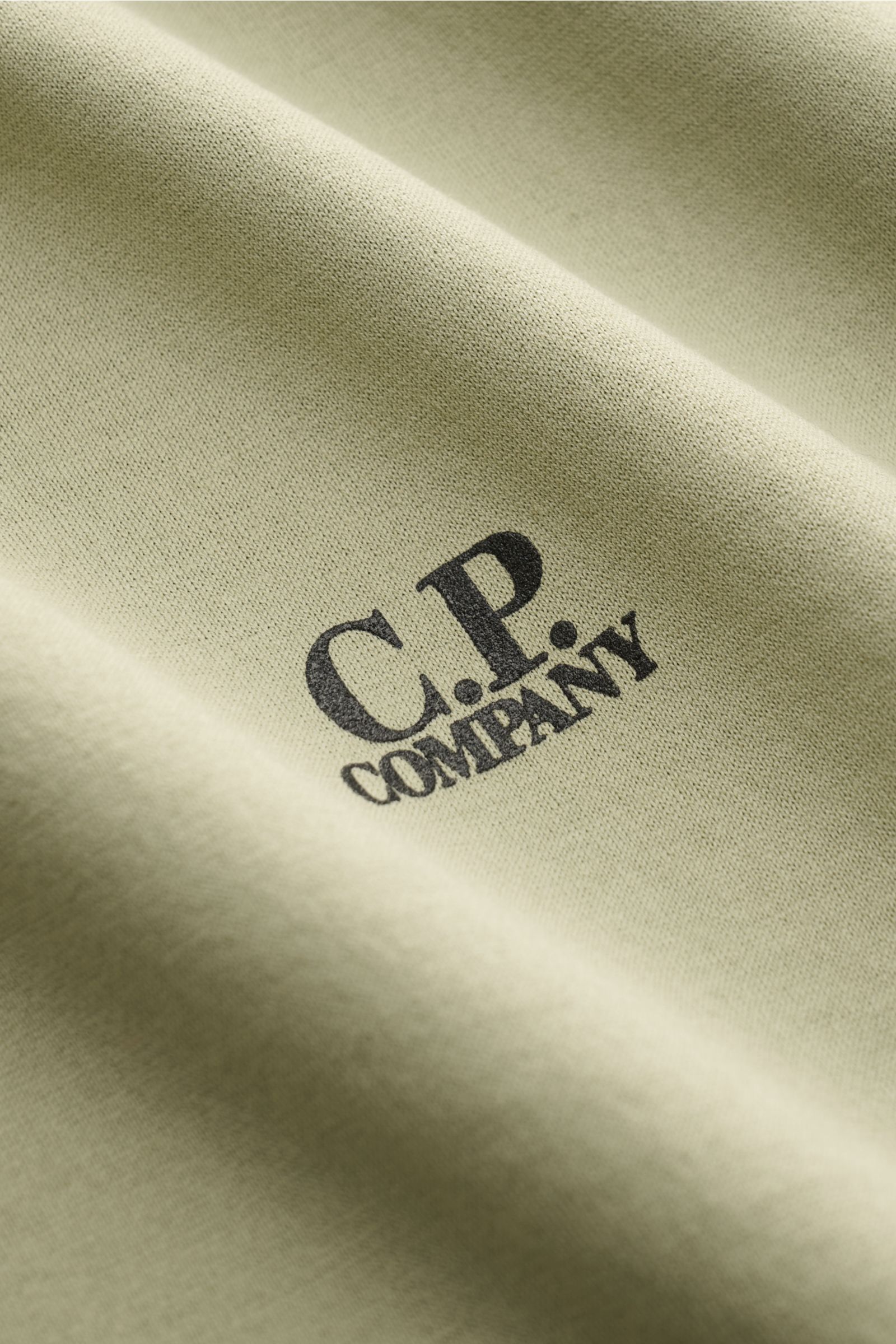 Close-up front view of C.P. Company Crew neck T-shirt olive showing subtle black logo print on soft mercerised cotton fabric.

C.P. COMPANY gives this classic T-shirt its unmistakable signature touch with a subtle logo print on the chest. Made of merce