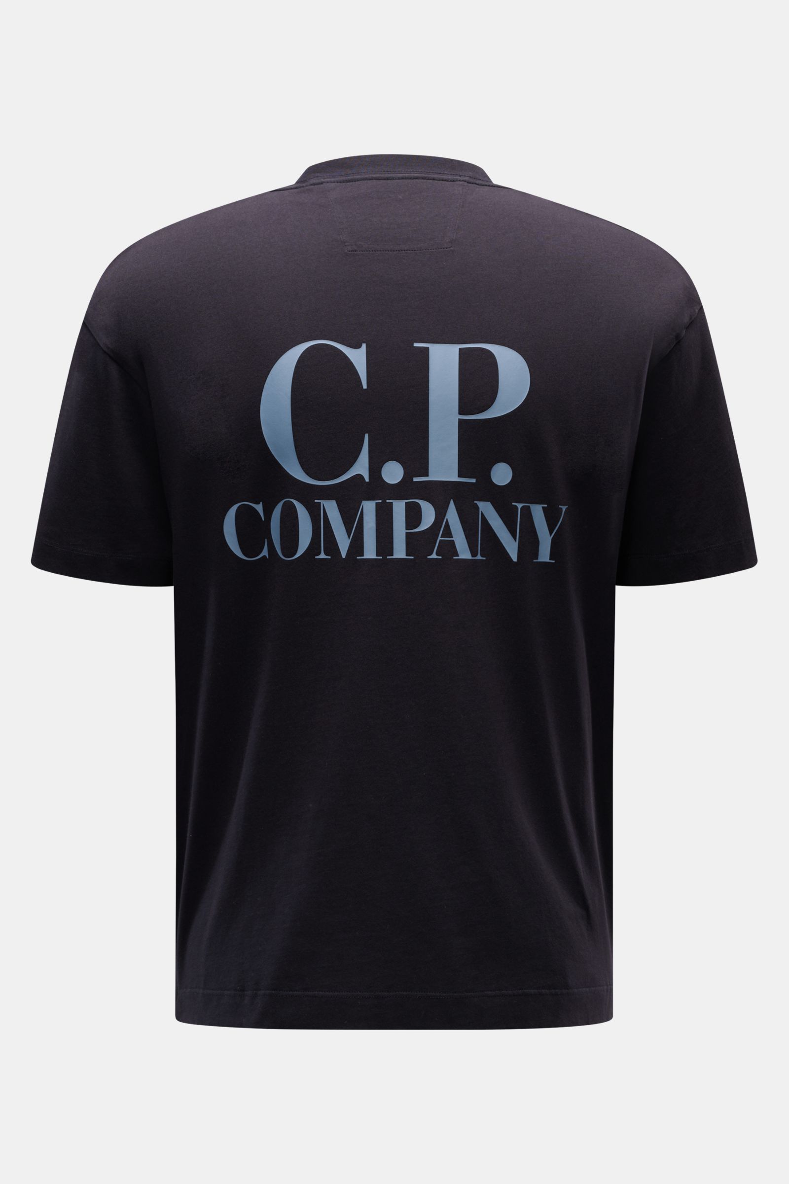 C.P. Company T-Shirt dark navy in Slim Fit, reine Baumwolle mit weichem Griff, Rundhalsausschnitt, großem Backprint und Brust-Logo, Rückansicht.