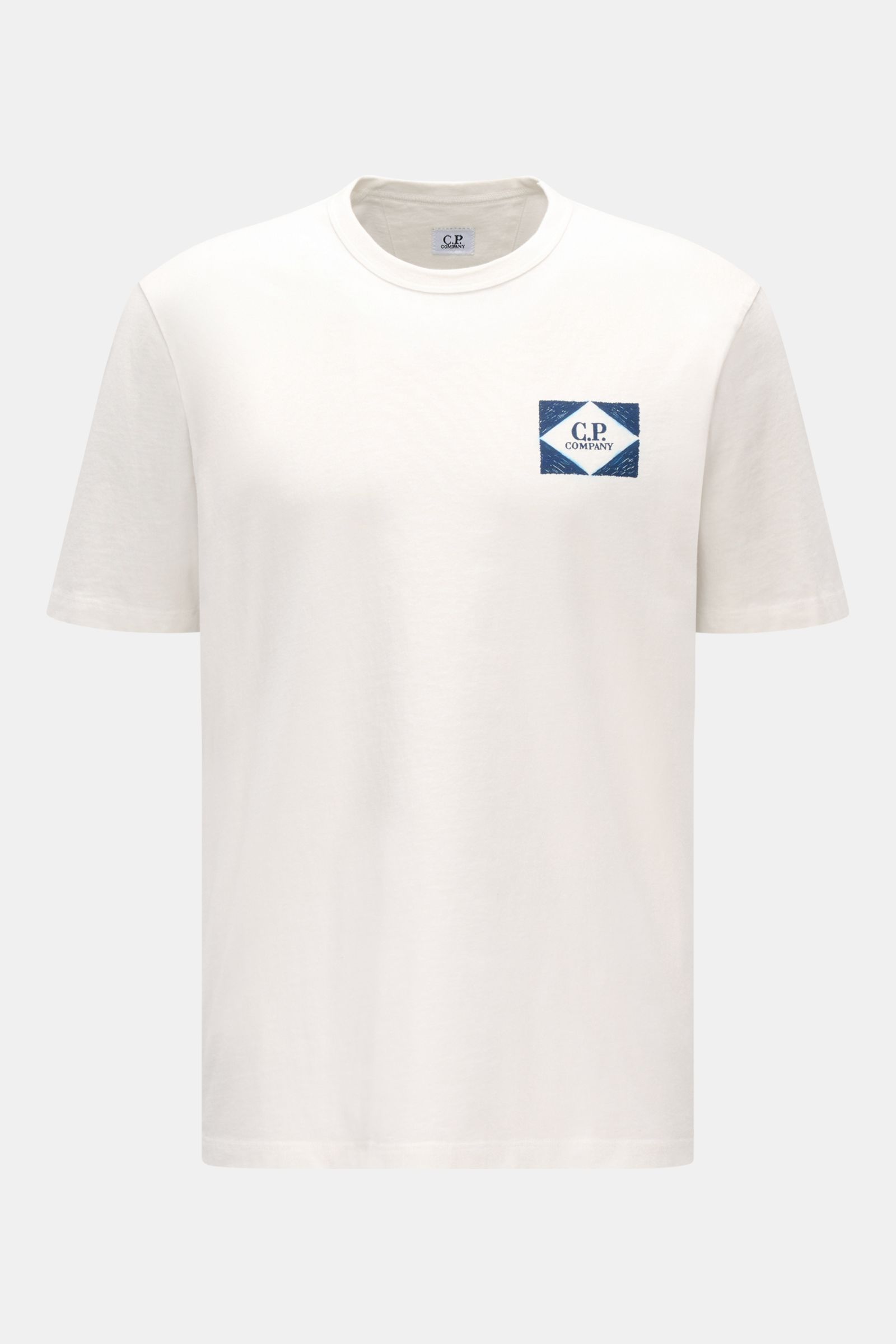 Front view of C.P. Company T-Shirt creme in pure cotton with slim fit, round neckline, soft touch, chest logo print, and expressive back print.

Sommerliche Leichtigkeit: Mit seinem ausdrucksstarken Backprint und reiner Baumwollqualität versprüht das T