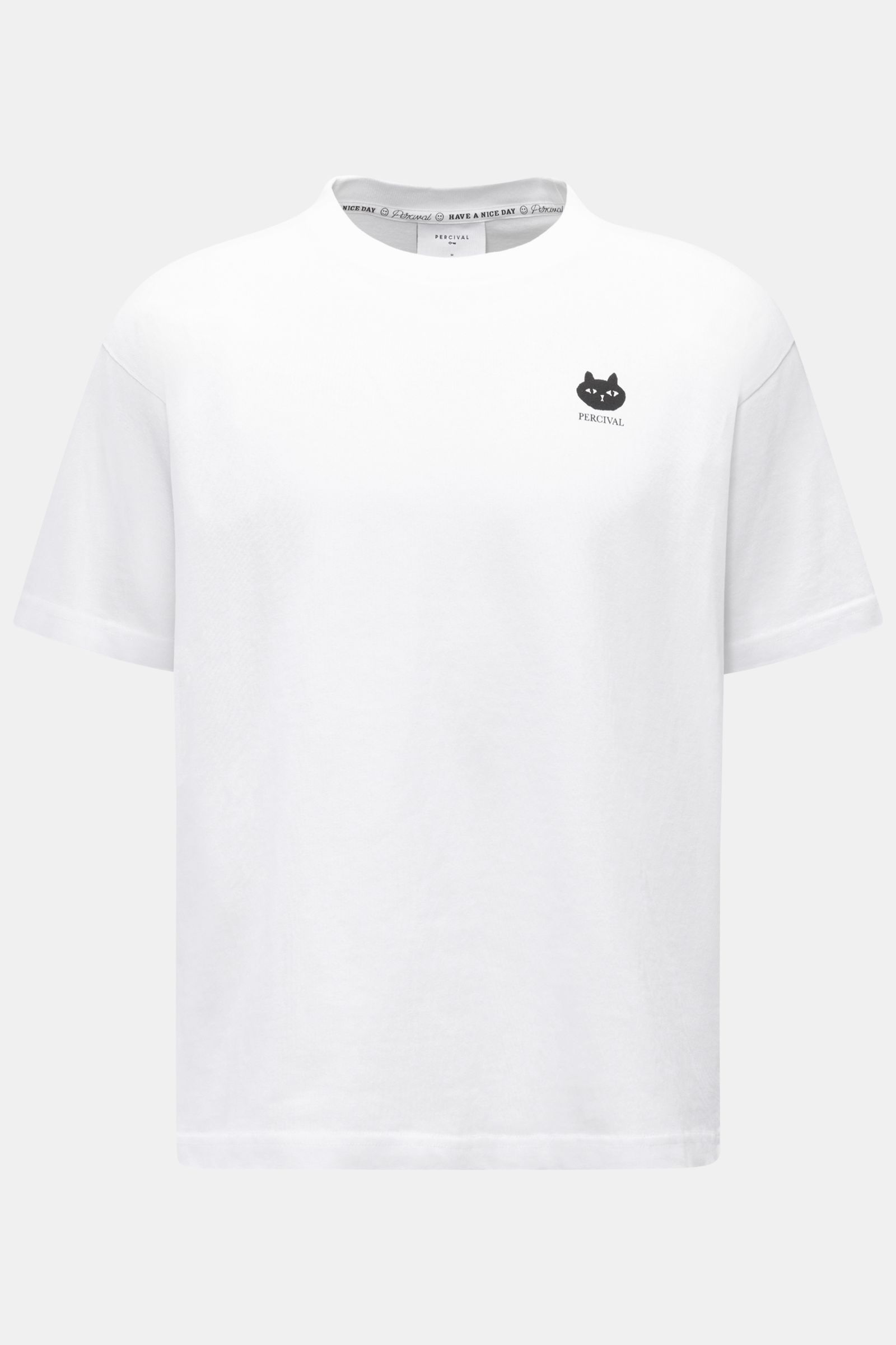 Percival T-Shirt 'Perci Loaf' weiß shown from the front, white oversized cotton tee with round neck, soft feel, small black cat logo print on chest. Cool durch den Sommer: Das T-Shirt von PERCIVAL überzeugt mit relaxed Fit und setzt mit seinem markanten K