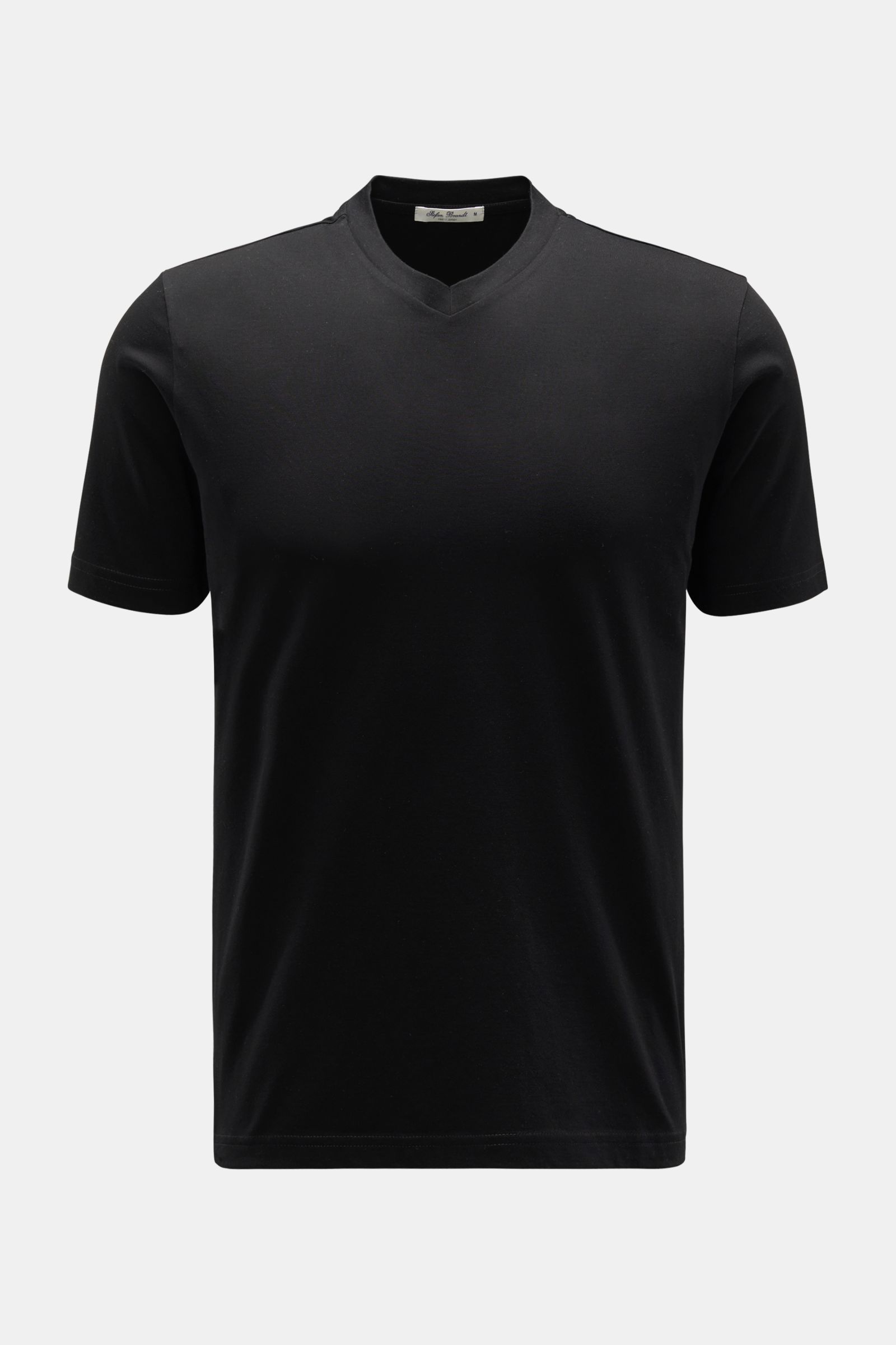 Front view of Stefan Brandt V-Neck T-Shirt 'Adam' schwarz, a slim fit, black jersey made from soft Urpima Sea Island cotton with a V-neck.

Description: Luxuriöses Essential: Das V-Neck T-Shirt von STEFAN BRANDT aus edler 'Urpima Sea Island' Baumwolle 