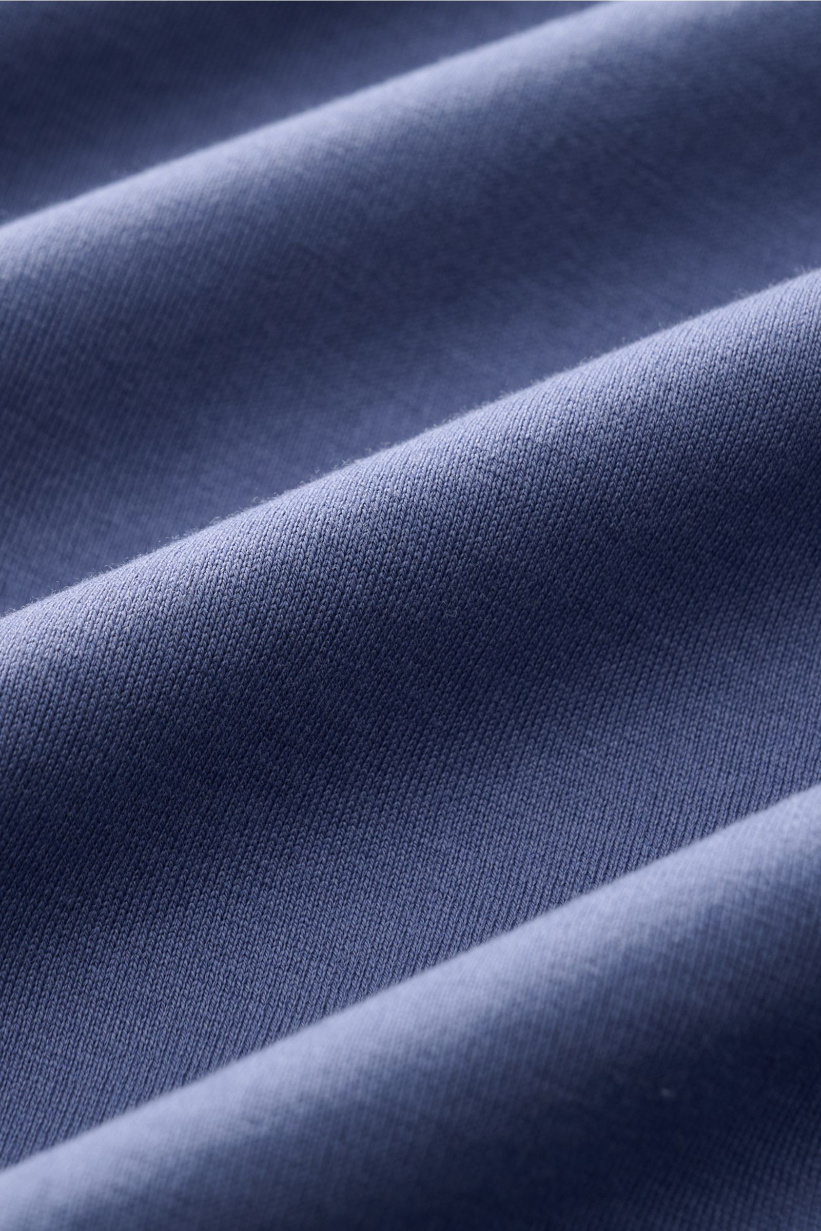 Stefan Brandt V-Neck T-Shirt 'Adam' graublau, Nahaufnahme der feinen Urpima Sea Island Baumwolle, weicher Griff, Slim Fit, V-Ausschnitt.