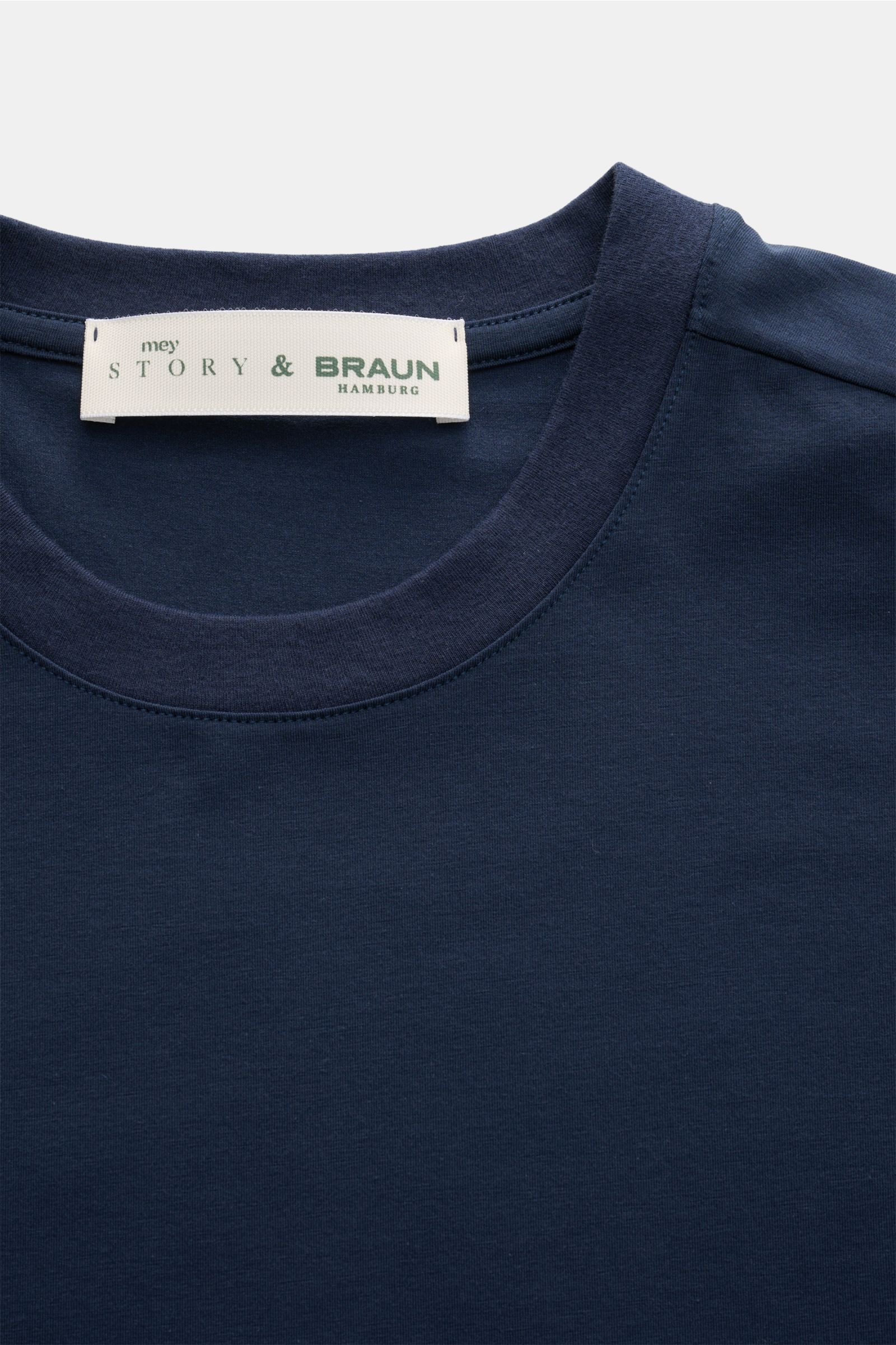 Close-up image from above showing the navy mey story Rundhals-T-Shirt navy with round neckline, made of mercerized cotton jersey with stretch, soft and smooth texture, slim fit.