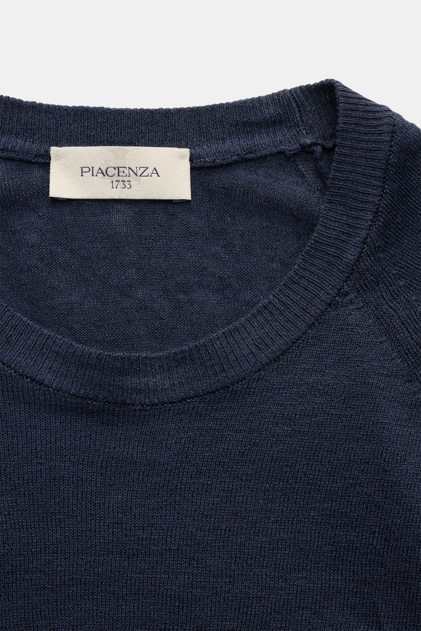 Close-up front view of Piacenza 1733 Short sleeve jumper navy showing crew neck and fine linen-cotton knit fabric.

Description:  
Tradition, innovation and uncompromising quality: For centuries, PIACENZA 1733 has been synonymous with Italian craftsman