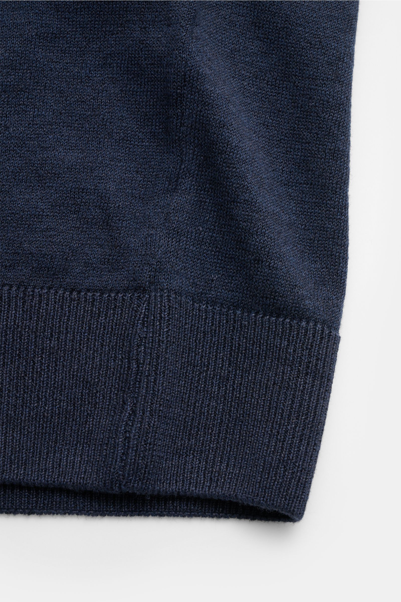 Close-up front view of the Piacenza 1733 Short sleeve jumper navy, showing fine knit linen-cotton blend with ribbed bands.

Tradition, innovation and uncompromising quality: For centuries, PIACENZA 1733 has been synonymous with Italian craftsmanship of