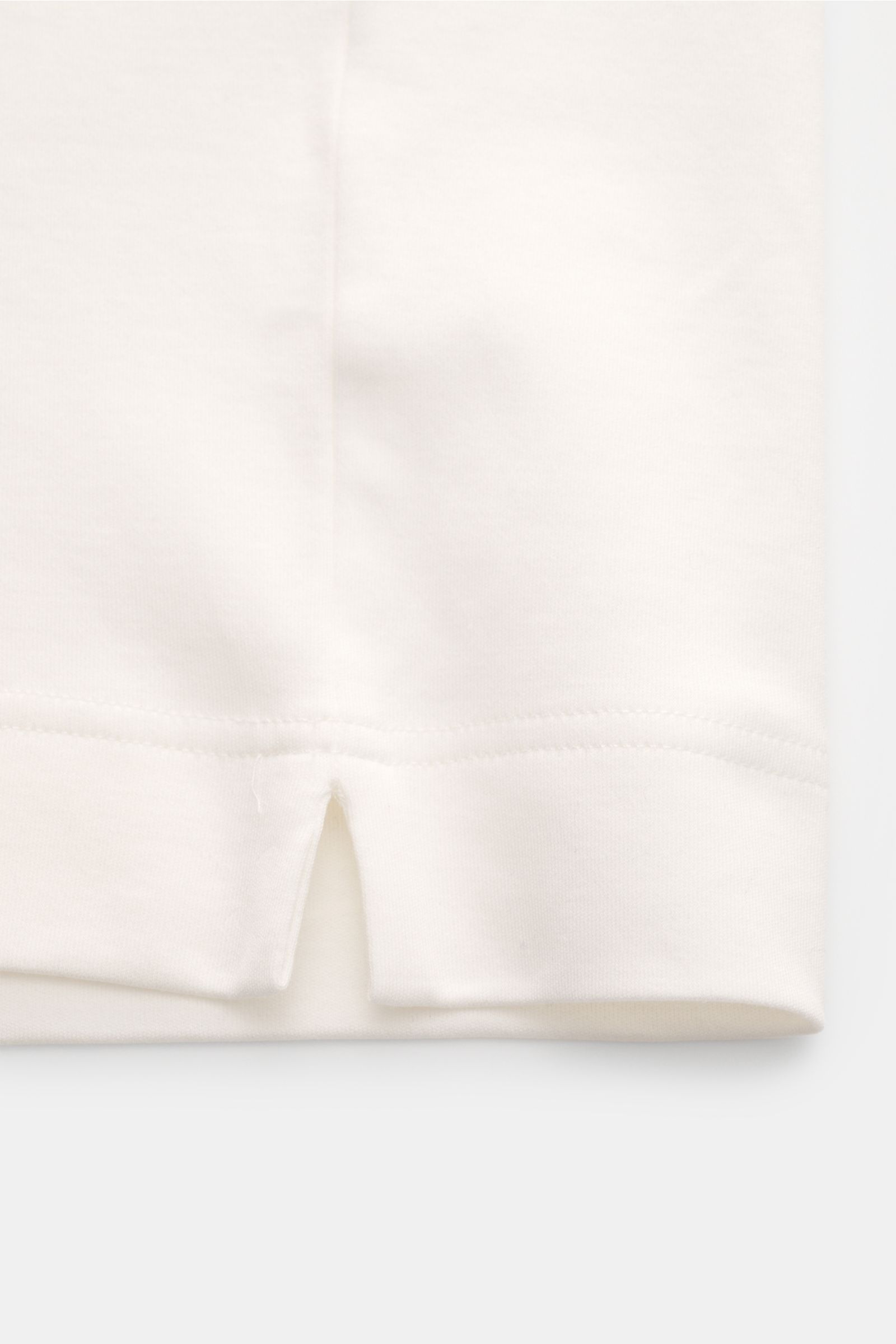Gran Sasso Rundhals-T-Shirt offwhite, Detailaufnahme von unten, seitlicher Saumschlitz, weicher Baumwolljersey, Slim Fit, glatter Griff.
