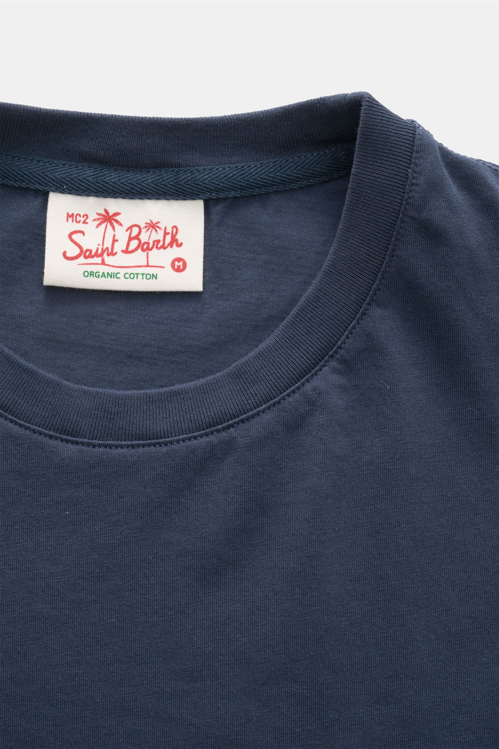 Close-up front view of the MC2 Saint Barth Crew neck T-shirt 'Portofino' navy, showcasing the soft organic cotton fabric, crew neck, and stitching on the chest.

Summery and eye-catching: This T-shirt by MC2 SAINT BARTH, made from soft organic cotton, 