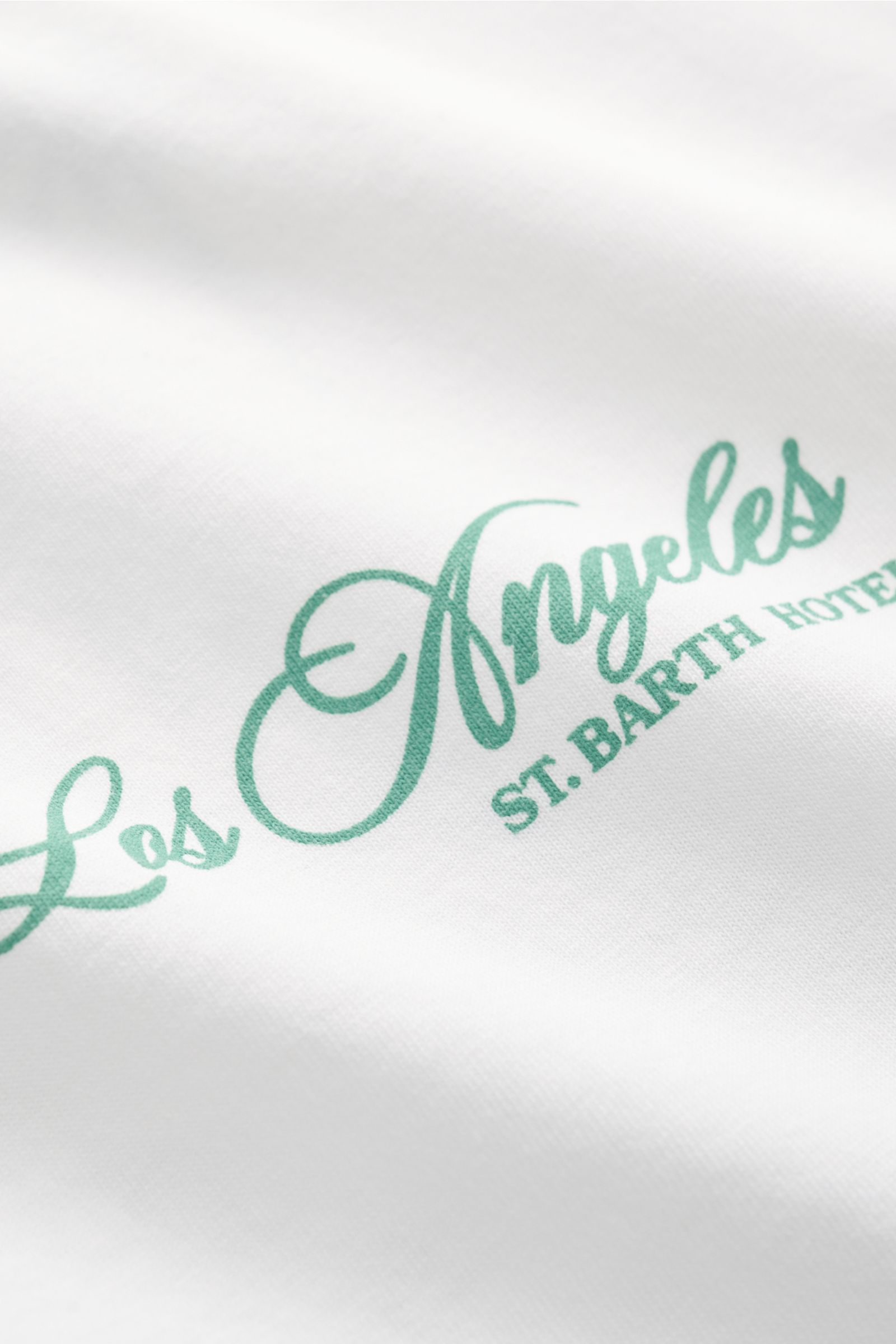 Close-up front view of MC2 Saint Barth Crew neck T-shirt 'Portland' white with subtle 'Los Angeles' green print on soft organic cotton fabric.

Urban eye-catcher: This T-shirt by MC2 SAINT BARTH, made from soft organic cotton, features a striking Los A