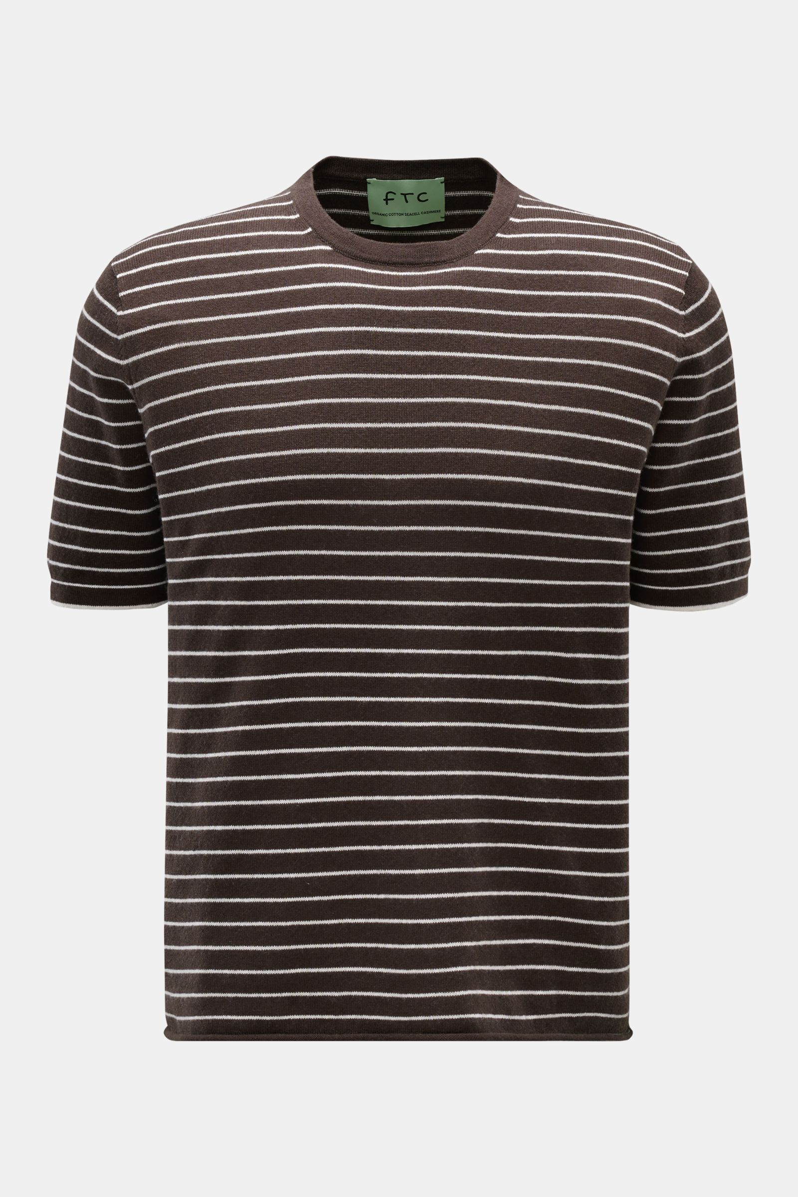 FTC Kurzarm-Rundhalspullover dunkelbraun/weiß gestreift, frontal fotografiert, aus luftigem Cashmere-Baumwoll-SeaCell-Mix, Regular Fit, rolliertem Saum.