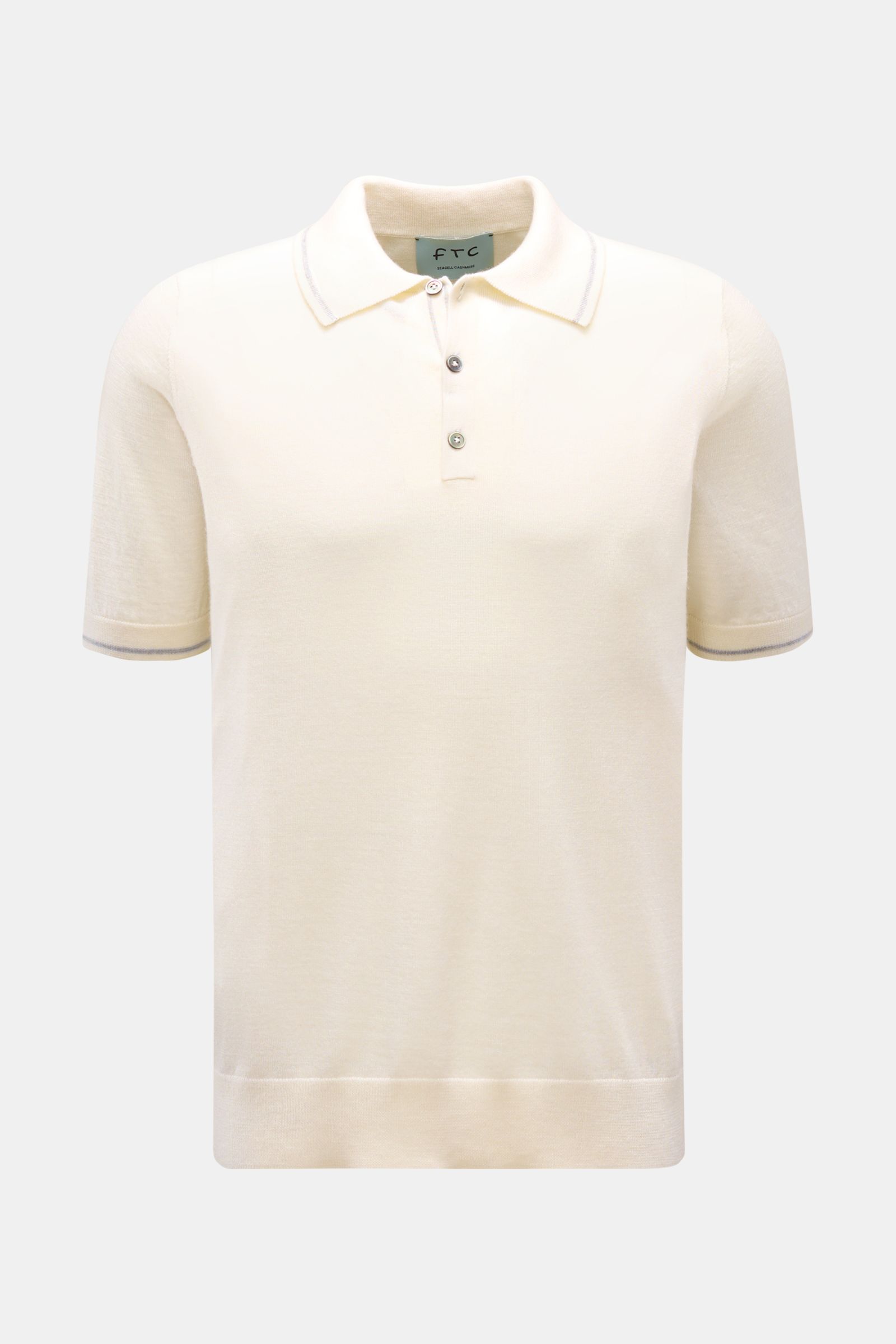 FTC Kurzarm-Strickpolo creme in Slim Fit, feiner Cashmere-SeaCell-Mix, klassischer Polokragen, Drei-Knopf-Leiste, schmale Kontrastkanten, frontal fotografiert.