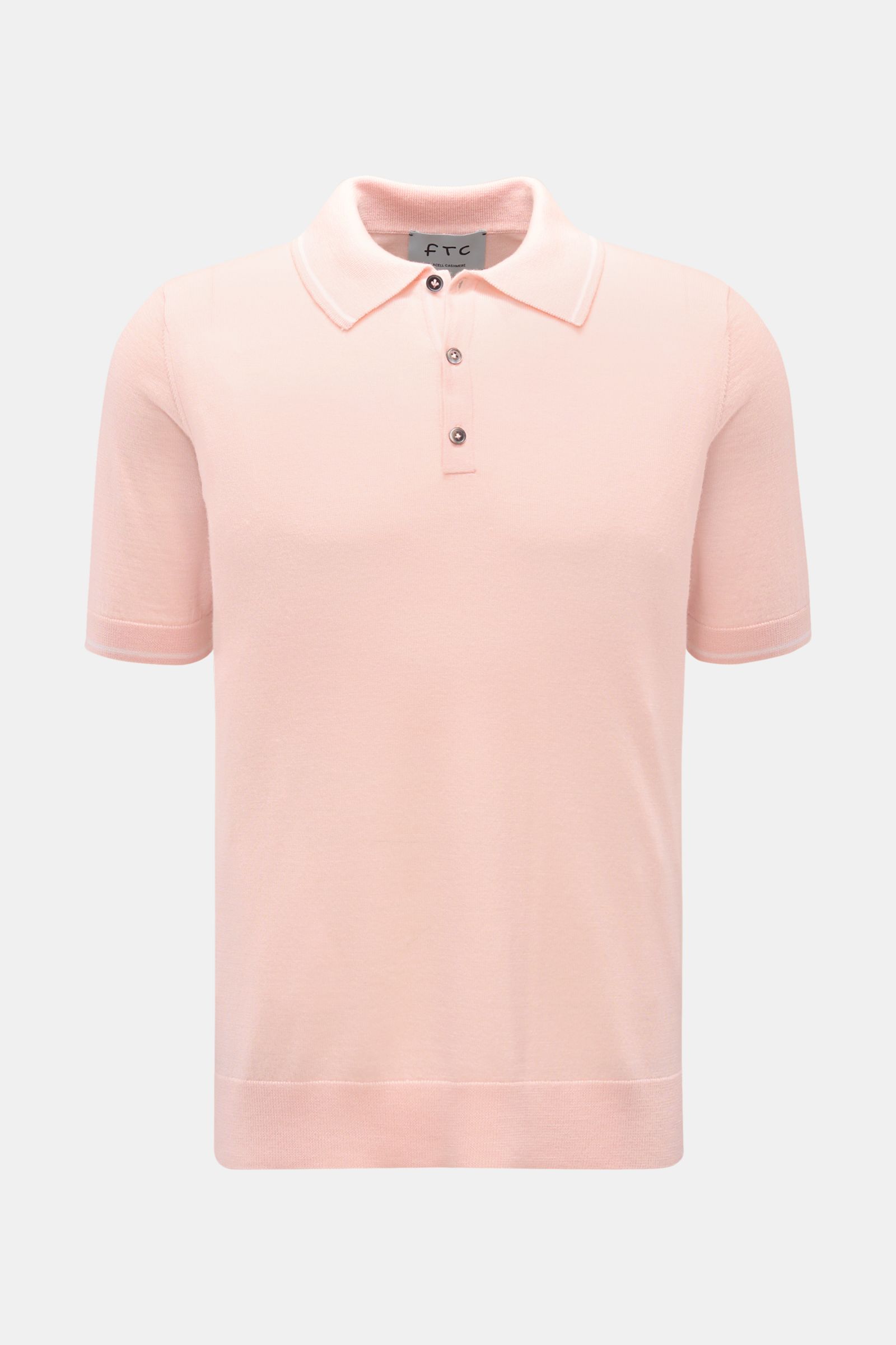 FTC Kurzarm-Strickpolo rosé, feines Strickbild, Slim Fit, klassischer Polokragen, Drei-Knopf-Leiste, weicher Griff, von vorne fotografiert.