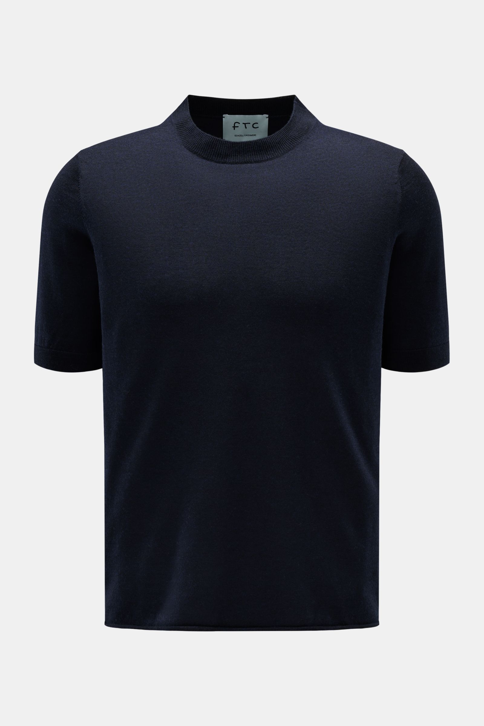 FTC Kurzarm-Rundhalspullover navy, vorne aus leichter, feiner Cashmere-SeaCell-Qualität, Slim Fit, Rundhalsausschnitt, rollierter Saum, Rippbündchen, nachhaltig produziert.