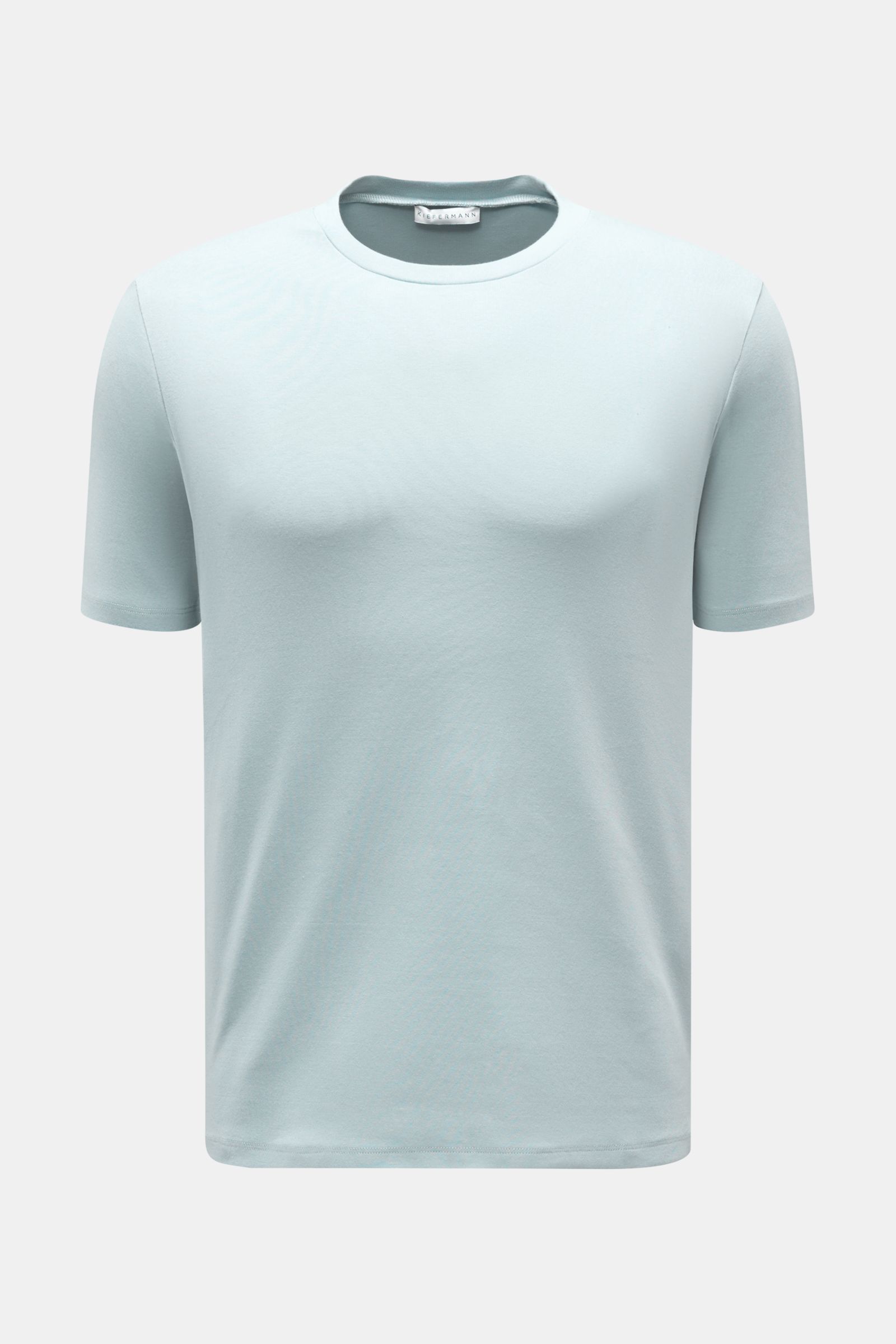 Kiefermann Rundhals-T-Shirt 'Arndell' hellblau, vorne fotografiert, aus elastischer Baumwolle, weicher Griff, Regular Fit, Rundhalsausschnitt.