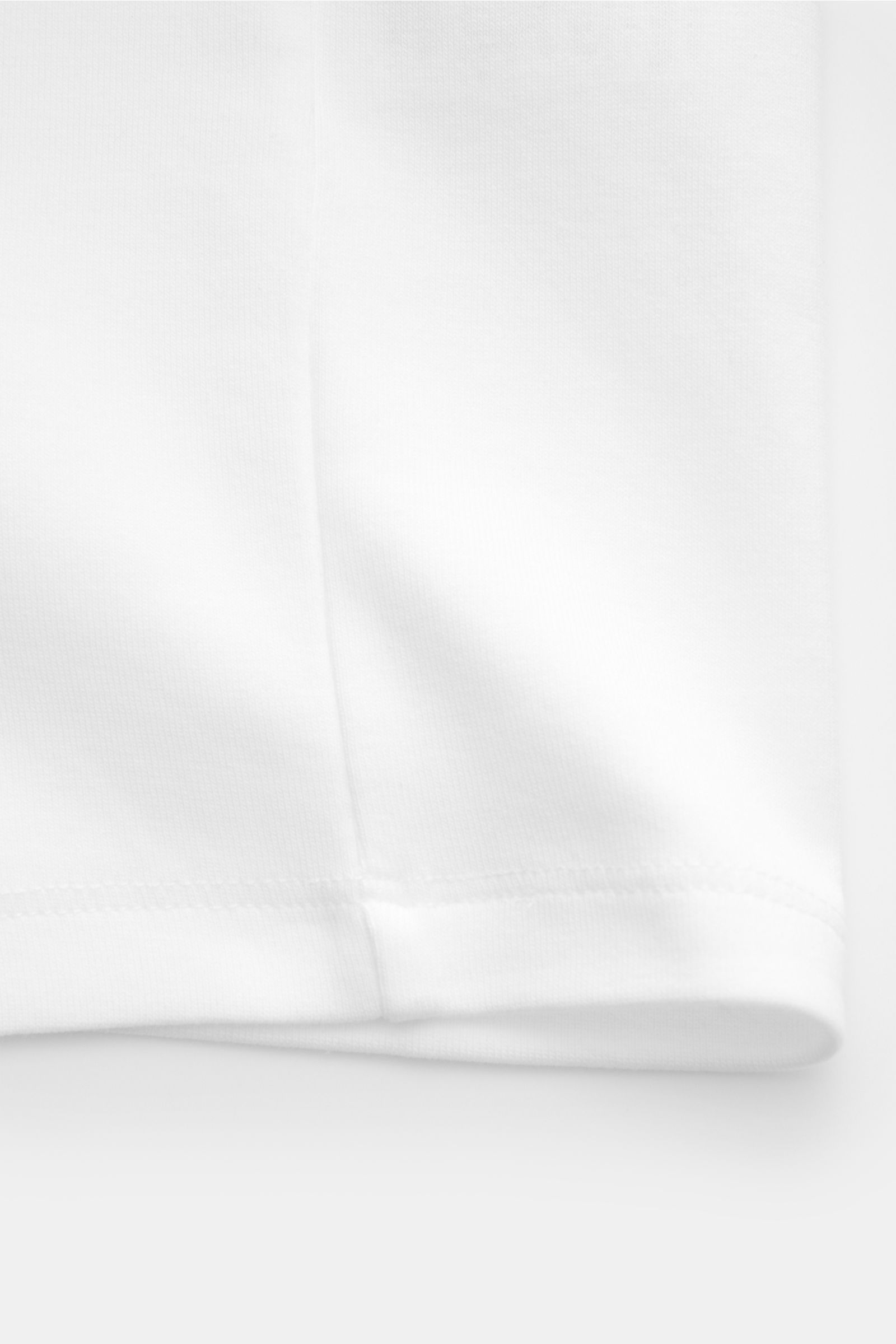 Kiefermann Rundhals-T-Shirt 'Arndell' weiß, Detailansicht Saum, elastische Baumwolle, weicher Griff, Regular Fit, Rundhalsausschnitt, Basic für Frühling/Sommer.