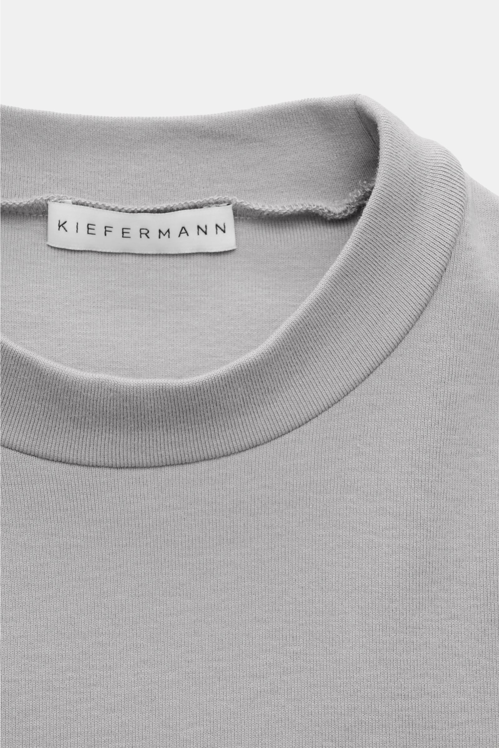 Kiefermann Rundhals-T-Shirt 'Paddys' grau, Nahaufnahme von leicht elastischer, reiner Baumwolle, weicher Griff, Slim Fit, Rundhalsausschnitt.