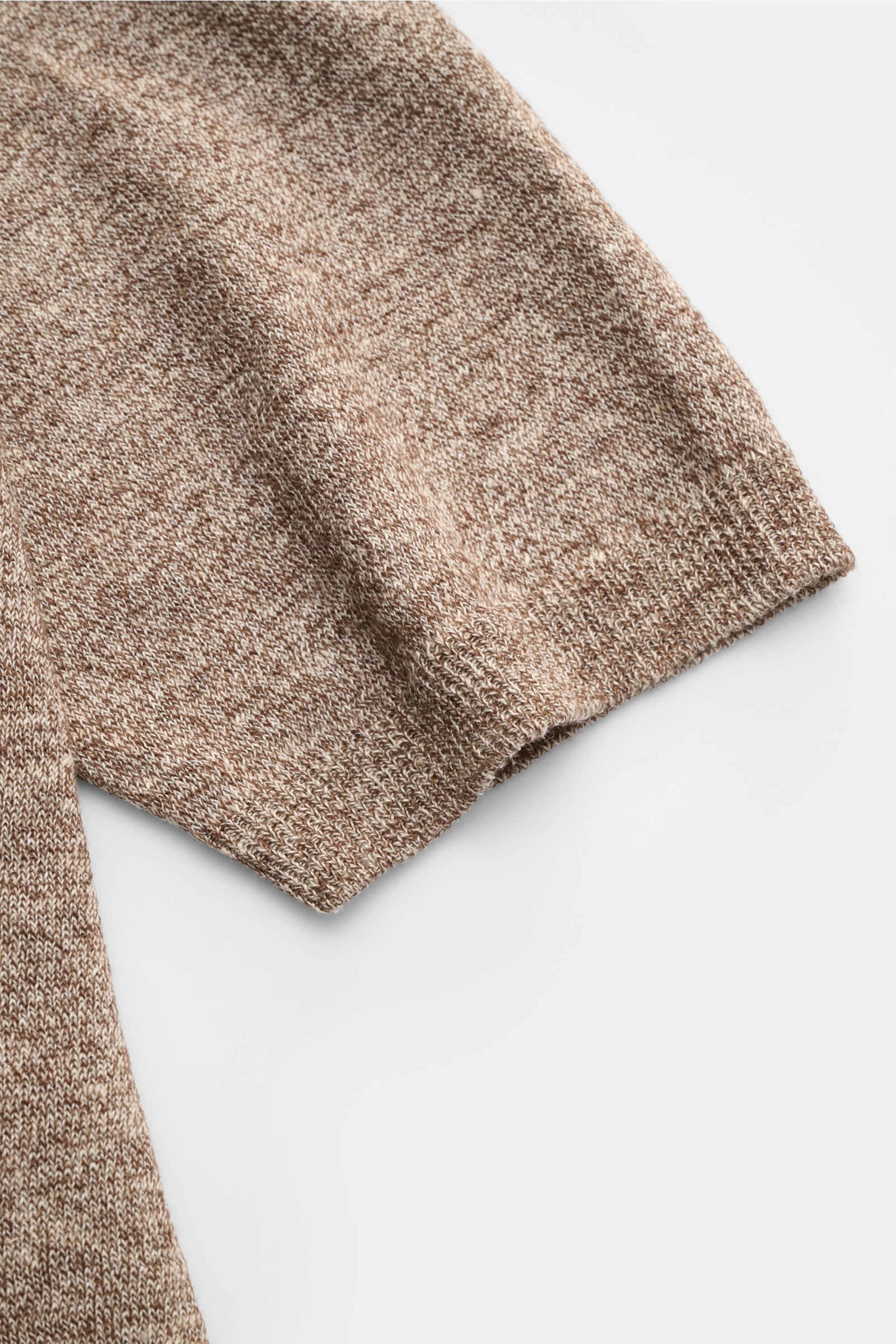 Filippo de Laurentiis Feinstrick-Kurzarmpullover braun meliert, Nahaufnahme des Ärmels mit Rippbündchen, Leinen-Baumwoll-Mix, Slim Fit, Rundhalsausschnitt.