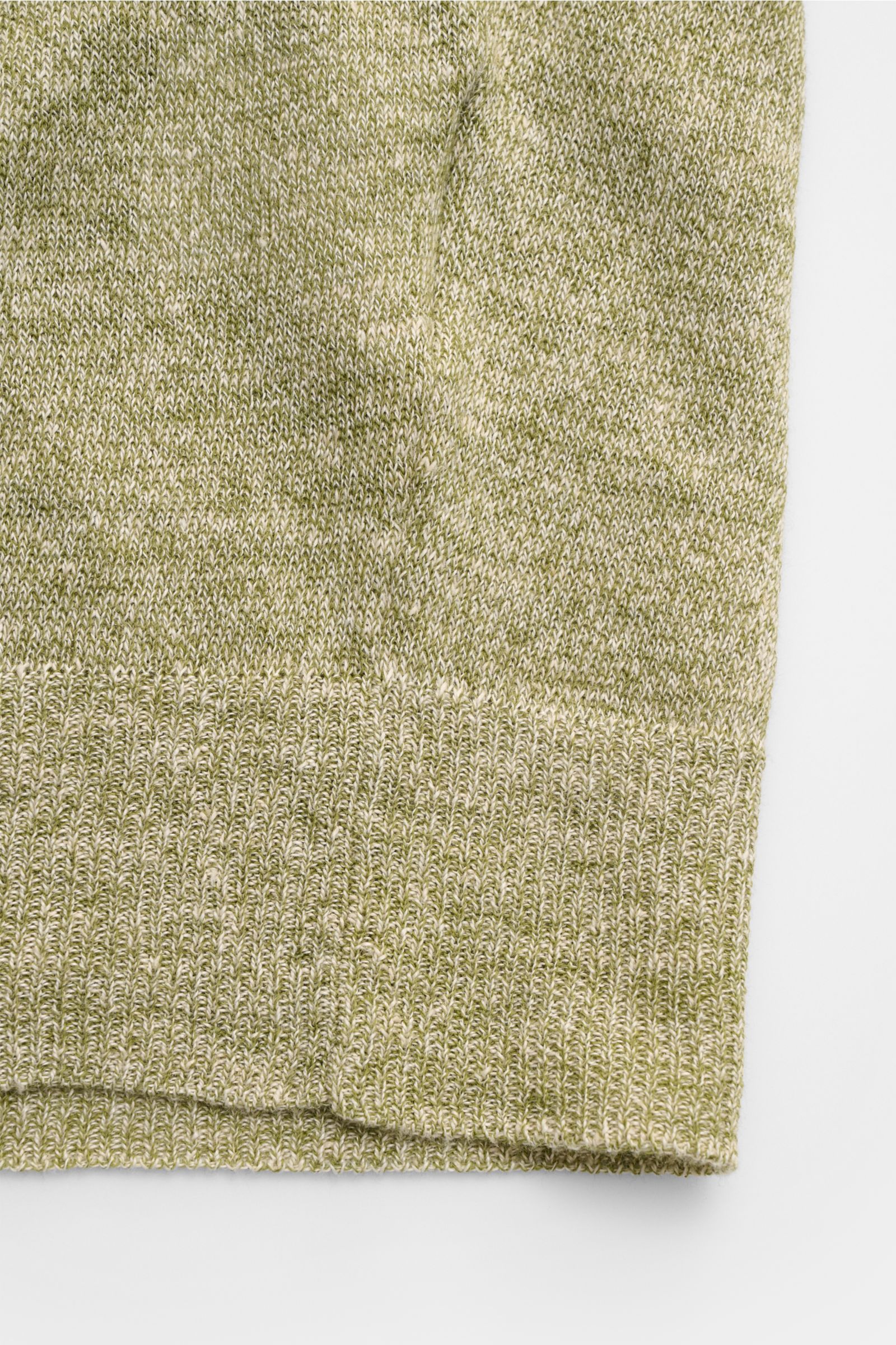 Filippo de Laurentiis Feinstrick-Kurzarmpullover oliv meliert, Slim Fit, Rundhalsausschnitt, Rippbündchen, feines Strickbild, aus Leinen-Baumwoll-Mix, Detailfoto.