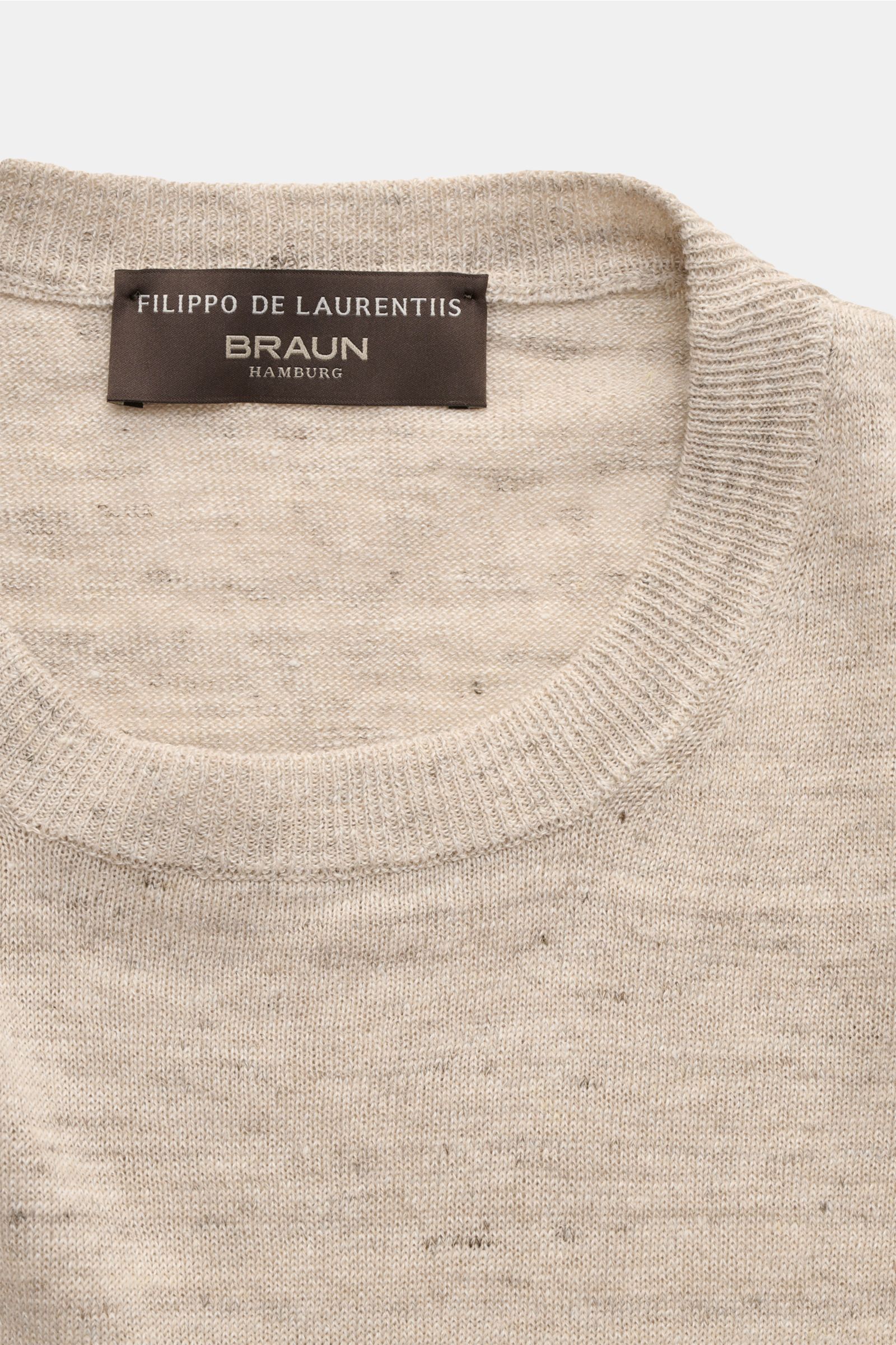 Filippo de Laurentiis Feinstrick-Kurzarmpullover beige meliert, Nahaufnahme von Rundhalsausschnitt, Slim Fit, Rippbündchen, Leinen-Baumwoll-Mix, feines Strickbild.