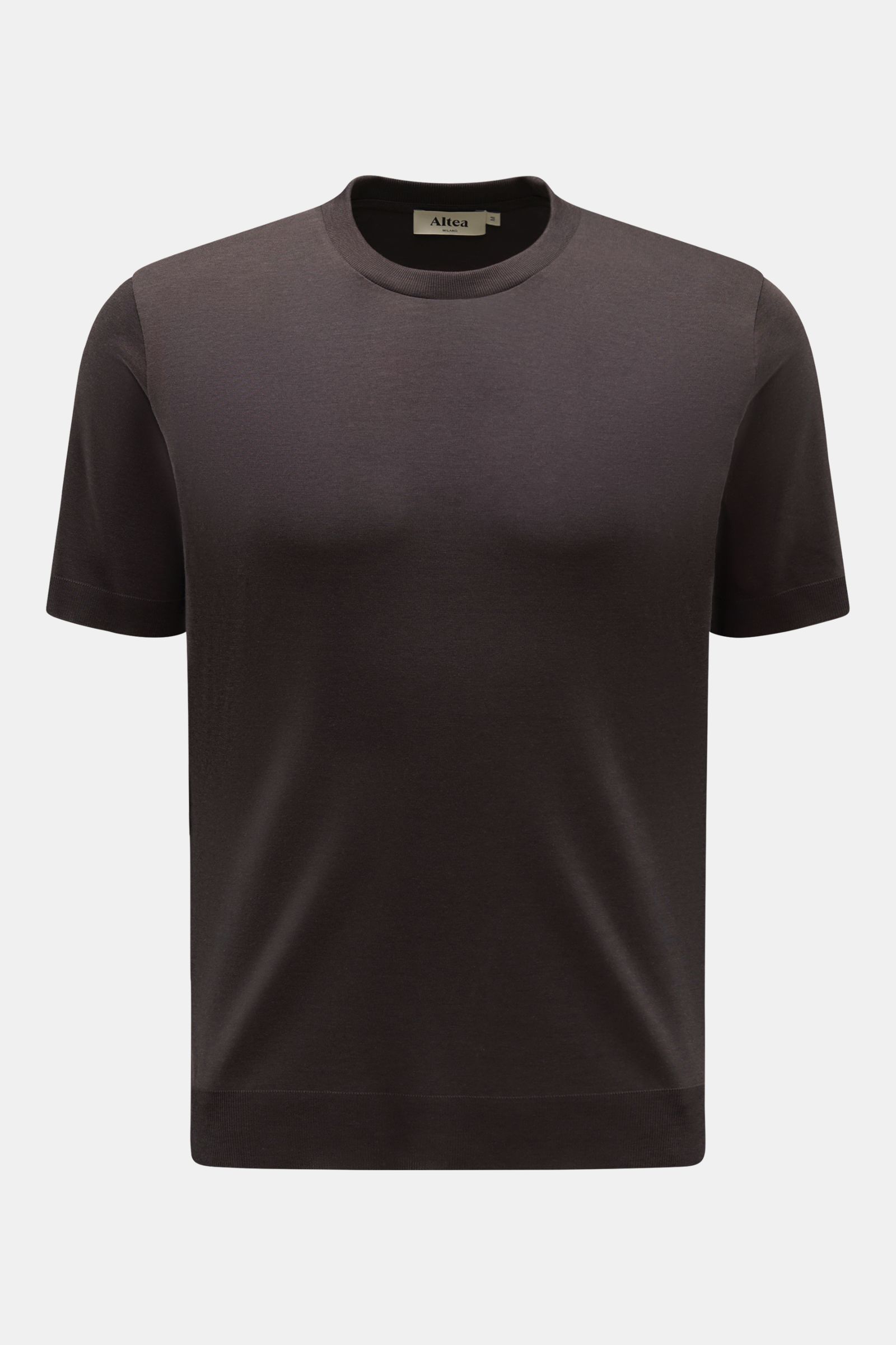 Front view of Altea Short sleeve jumper 'Cecil' grey-brown, a slim fit, very fine knit jumper with elasticated ribbed bands and short hem vents.

Description: For a summery feel: The airy short sleeve jumper 'Cecil' by ALTEA is made of a lightweight fi