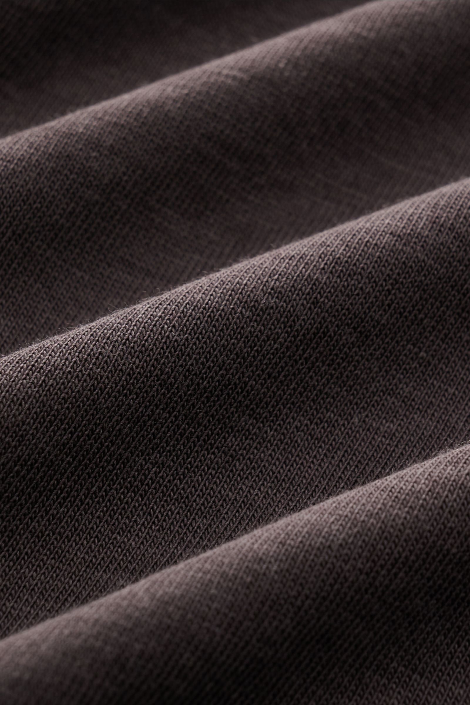 Close-up, angled view of the fine knit fabric of the Altea Short sleeve jumper 'Cecil' grey-brown showing its soft, airy texture.

Description: For a summery feel: The airy short sleeve jumper 'Cecil' by ALTEA is made of a lightweight fine knit in a so