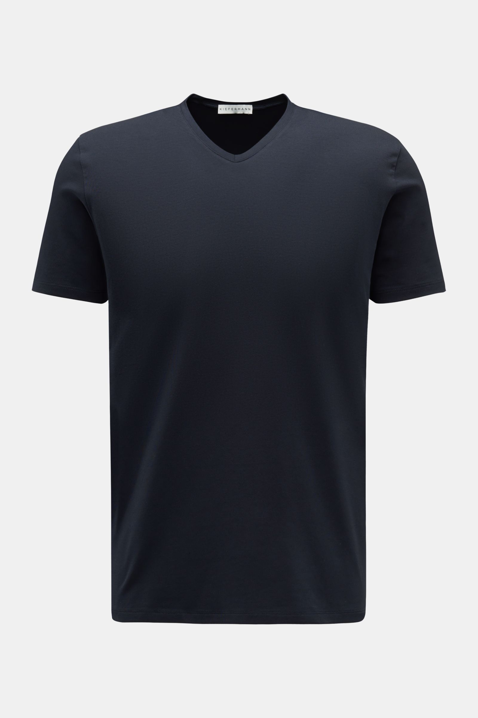 Kiefermann V-Neck T-Shirt 'Hapes' navy, frontal fotografiert, zeitloses Slim Fit Shirt aus elastischem Baumwoll-Modal-Mix mit weichem Griff und V-Ausschnitt.