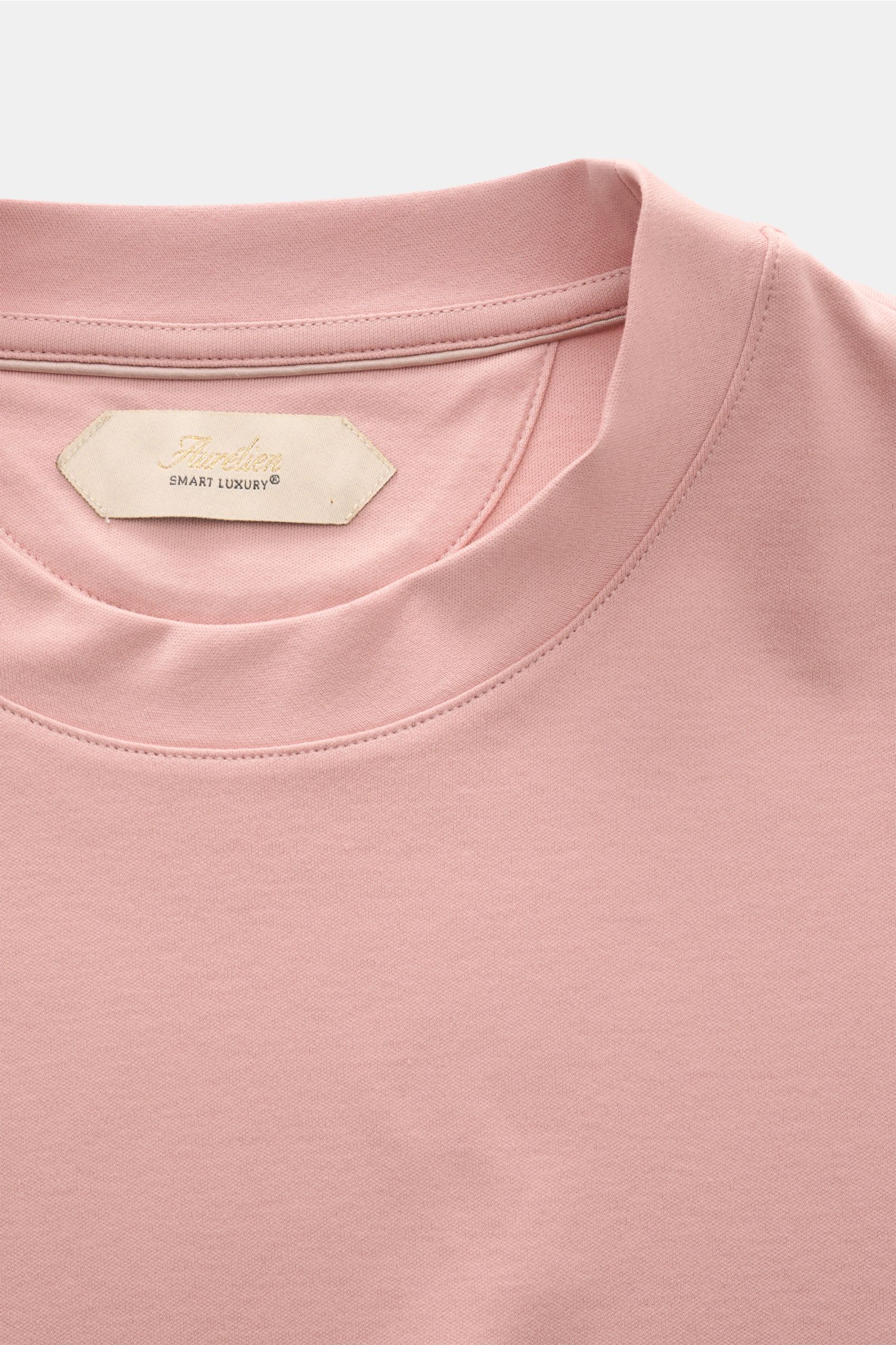 Aurélien Crew neck T-shirt antique pink shown from a top close-up perspective, highlighting the smooth pure cotton fabric, soft feel, slim fit, crew neck, and short hem vents. A versatile basic for spring and summer: This T-shirt by AURÉLIEN combines high