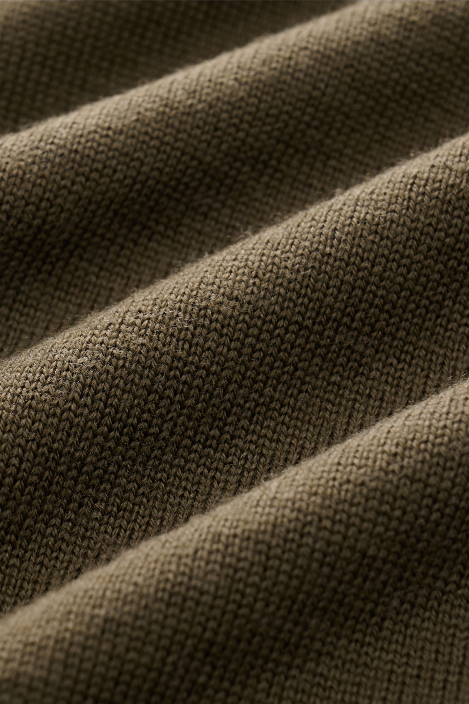 Close-up angled view of dark olive Aurélien Short sleeve jumper 'Cashwool' showing fine knit, soft pure merino wool texture.