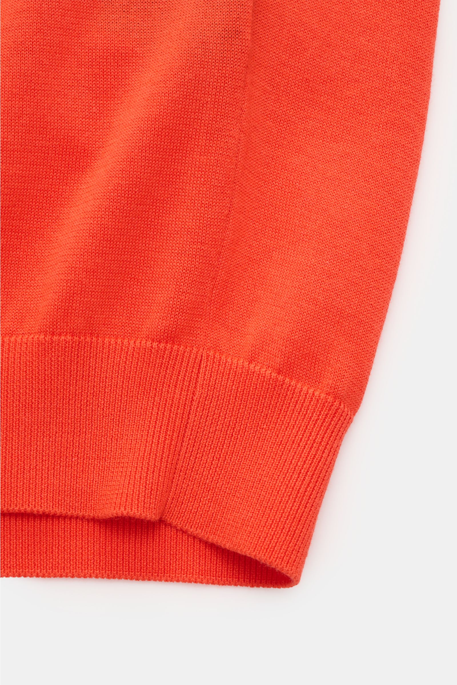 Drumohr Kurzarmpullover rot, Detailaufnahme von unten, feiner Baumwollstrick, weicher Griff, Slim Fit, elastische Rippbündchen, feines Strickbild.