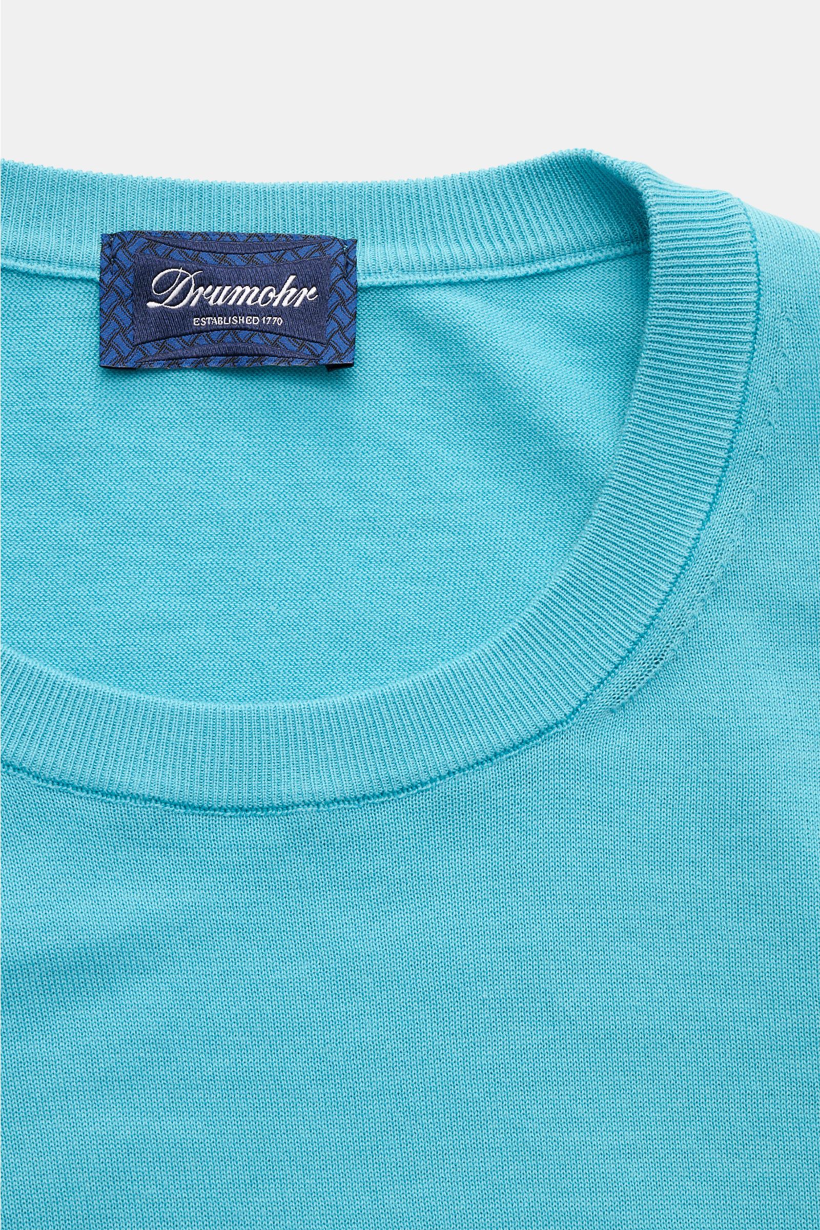 Drumohr Kurzarmpullover blau, Detailaufnahme von oben, feiner Baumwollstrick, Slim Fit, weicher Griff, elastische Rippbündchen, feines Strickbild.
