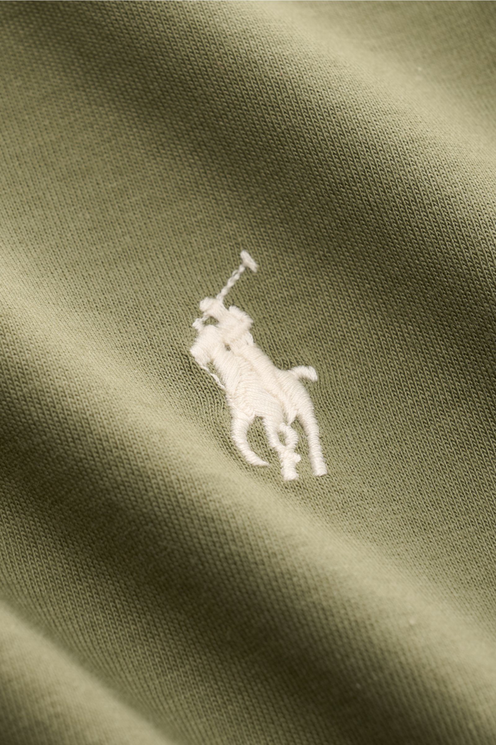 Close-up front view of Polo Ralph Lauren Crew neck T-shirt olive showing soft pure cotton jersey fabric and white signature logo stitching.

A sporty classic: This soft T-shirt in pure cotton by POLO RALPH LAUREN combines the iconic logo stitching with