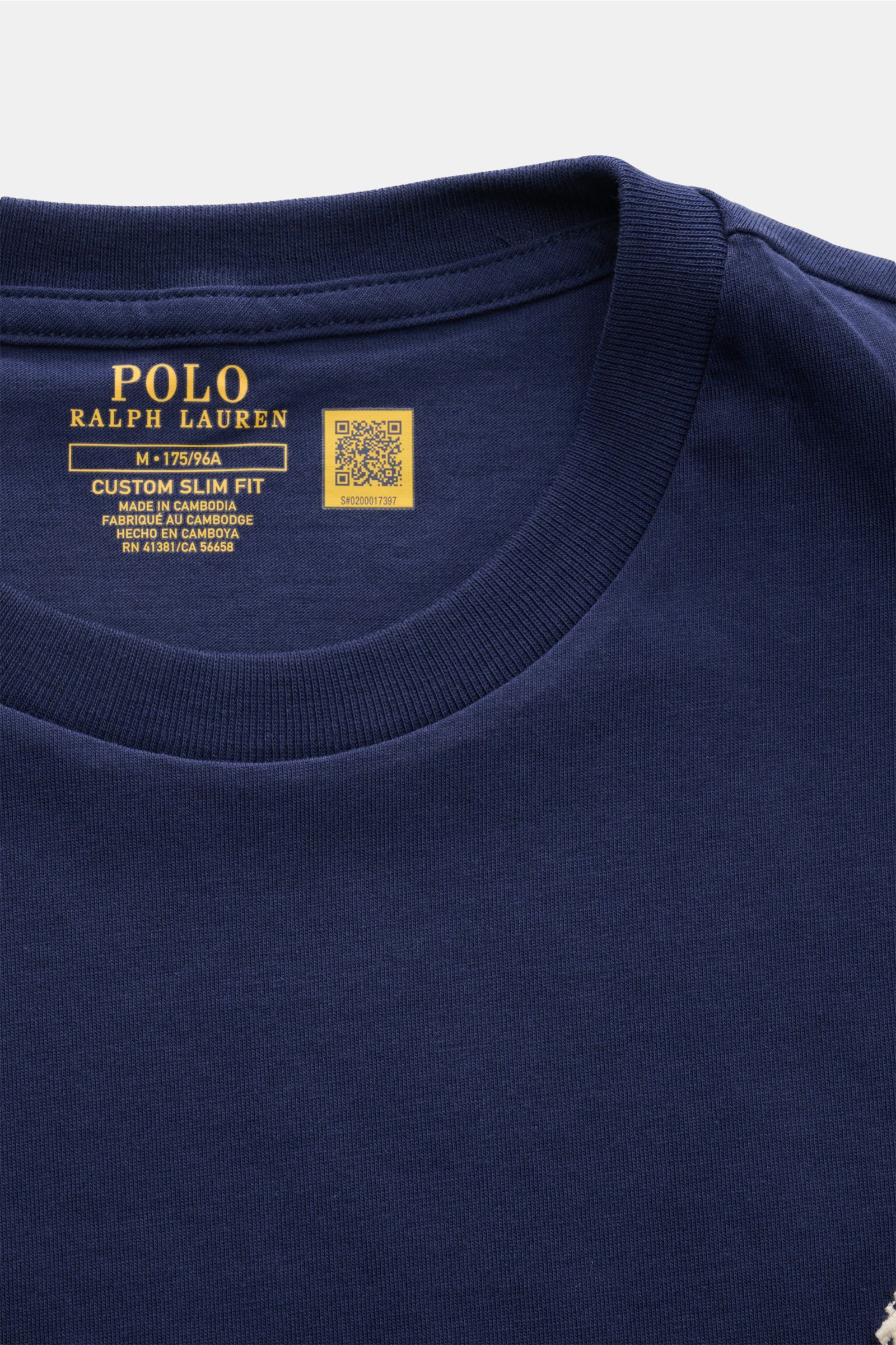 Close-up front top view of Polo Ralph Lauren Crew neck T-shirt navy showing ribbed crew neck and inner label with logo and size.

A sporty classic: This soft T-shirt in pure cotton by POLO RALPH LAUREN combines the iconic logo stitching with a slim sil