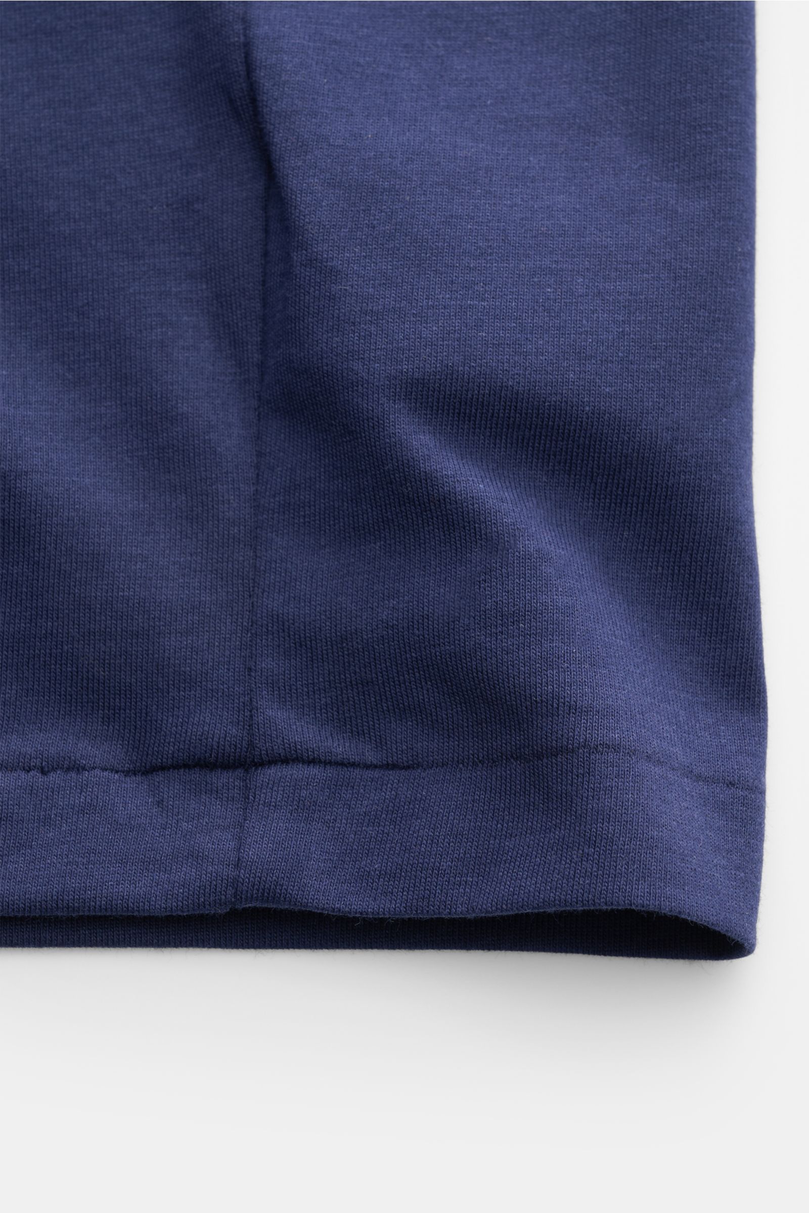 Close-up bottom hem view of Polo Ralph Lauren Crew neck T-shirt navy, showcasing soft pure cotton jersey and signature stitching.

Description: 
A sporty classic: This soft T-shirt in pure cotton by POLO RALPH LAUREN combines the iconic logo stitching 