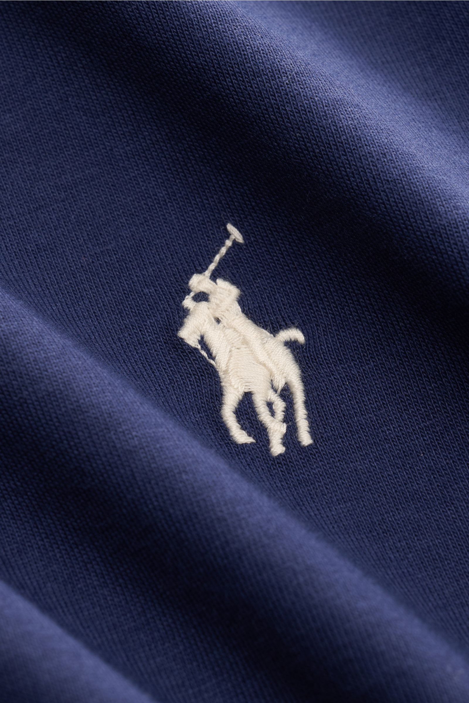 Close-up angled view of the Polo Ralph Lauren Crew neck T-shirt navy showcasing the iconic white logo stitching on soft navy cotton fabric.

A sporty classic: This soft T-shirt in pure cotton by POLO RALPH LAUREN combines the iconic logo stitching with