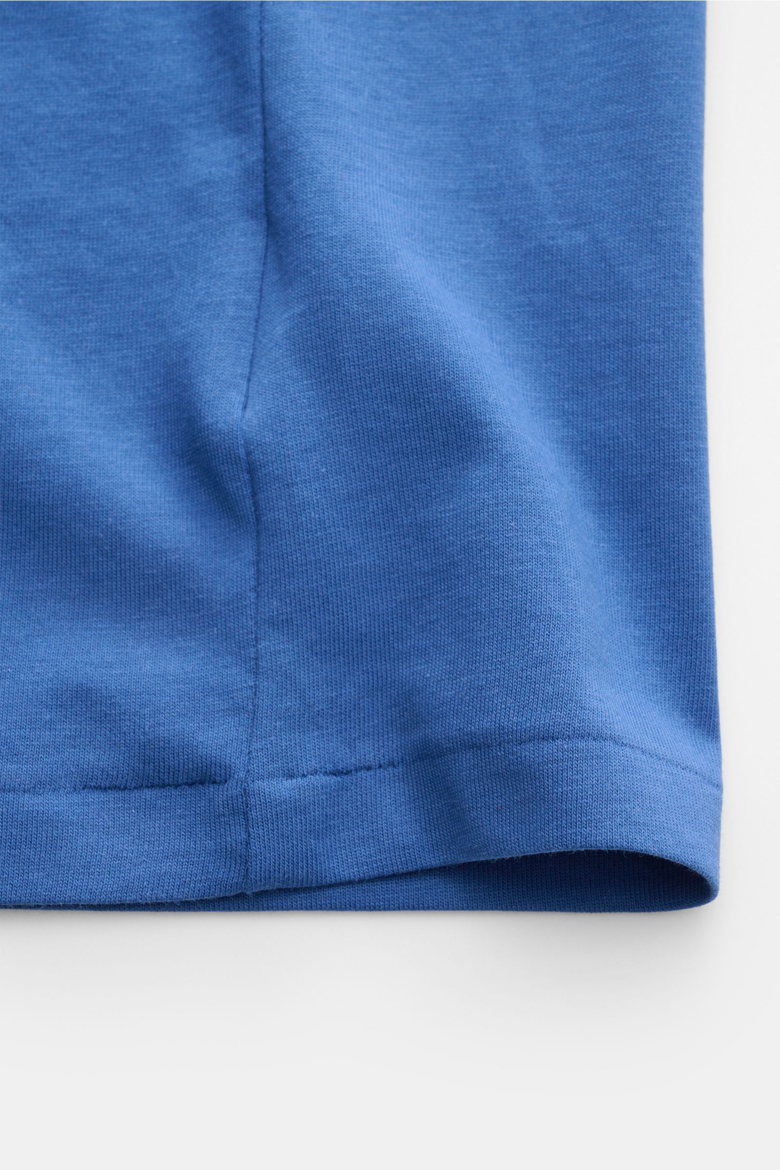 Close-up side view of a Polo Ralph Lauren Crew neck T-shirt dark blue showing soft pure cotton fabric, extra slim fit, and signature logo stitching.

A sporty classic: This soft T-shirt in pure cotton by POLO RALPH LAUREN combines the iconic logo stitc