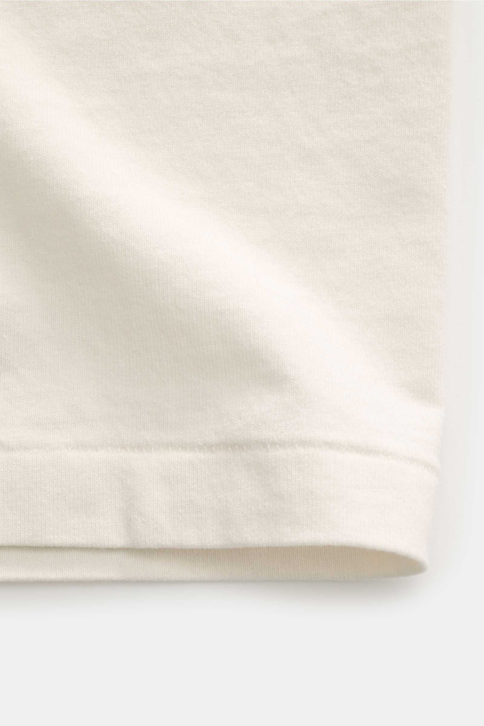 Polo Ralph Lauren Rundhals-T-Shirt offwhite, Detailaufnahme des weichen Baumwoll-Jerseys, sichtbarer Saum in Regular Fit, sommerlicher Eyecatcher mit maritimem Print.
