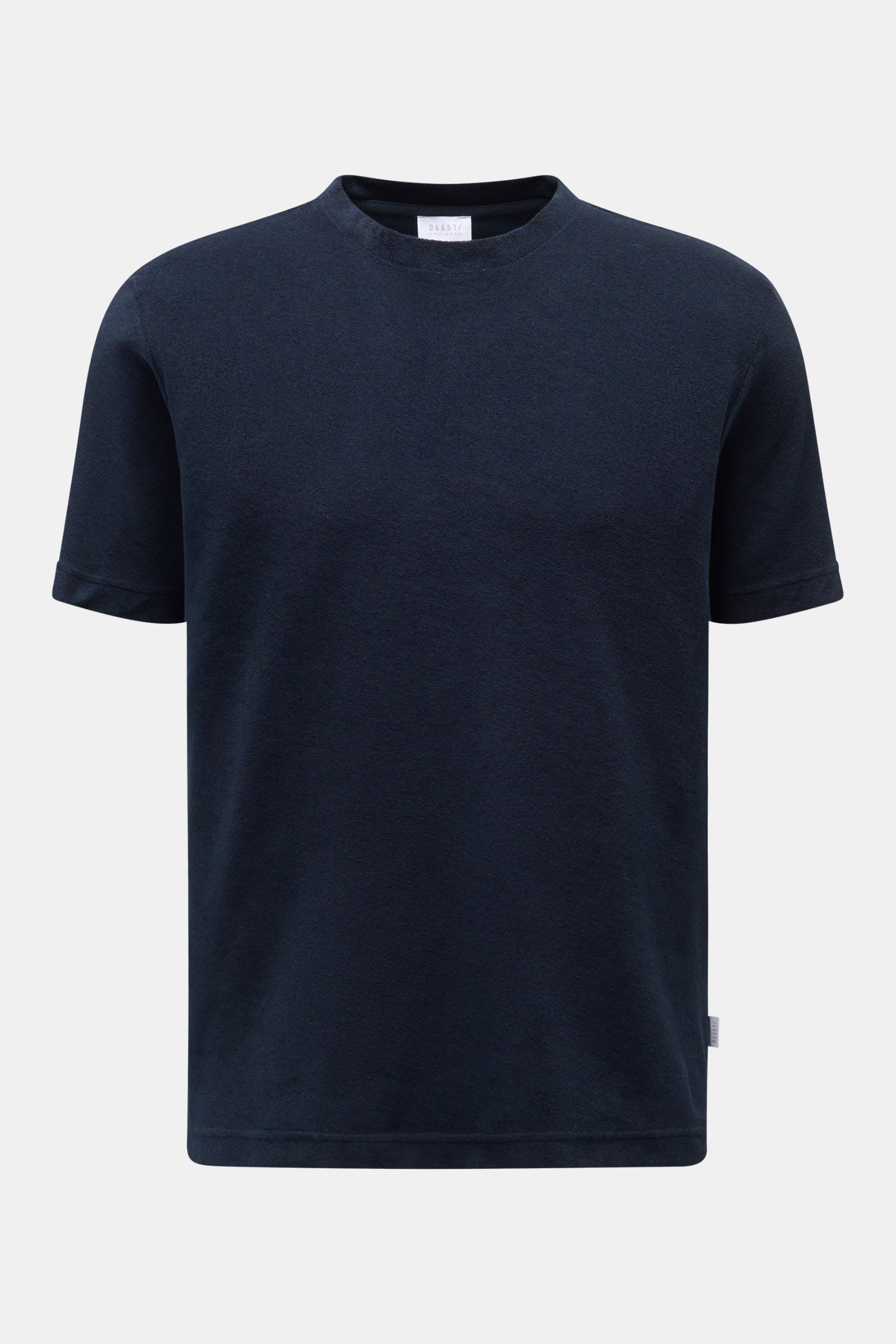 Front view of the 04651/ A trip in a bag Terry T-shirt 'Terry Tee' navy, a clean, regular fit T-shirt made of soft pure cotton terrycloth with a crew neck and small woven label in the side seam.

The clean T-shirt 'Terry Tee' by 04651/ A TRIP IN A BAG 