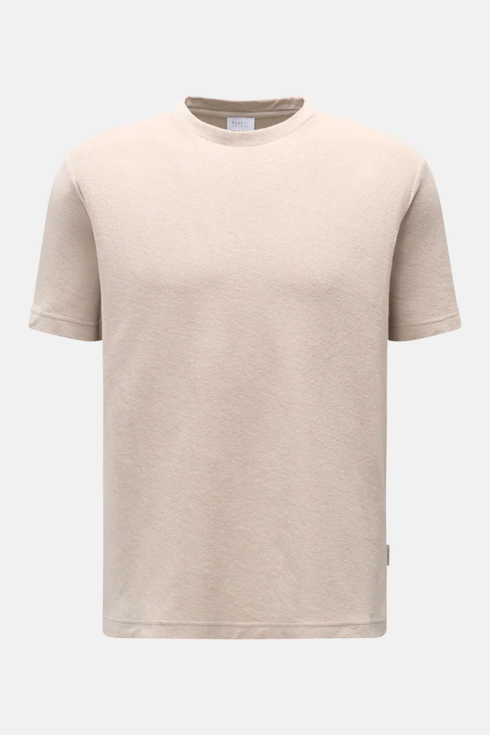 Front view of the 04651/ A trip in a bag Terry T-shirt 'Terry Tee' beige, made of soft pure cotton terrycloth, crew neck, regular fit with a small woven label in the side seam.

The clean T-shirt 'Terry Tee' by 04651/ A TRIP IN A BAG is made of soft te