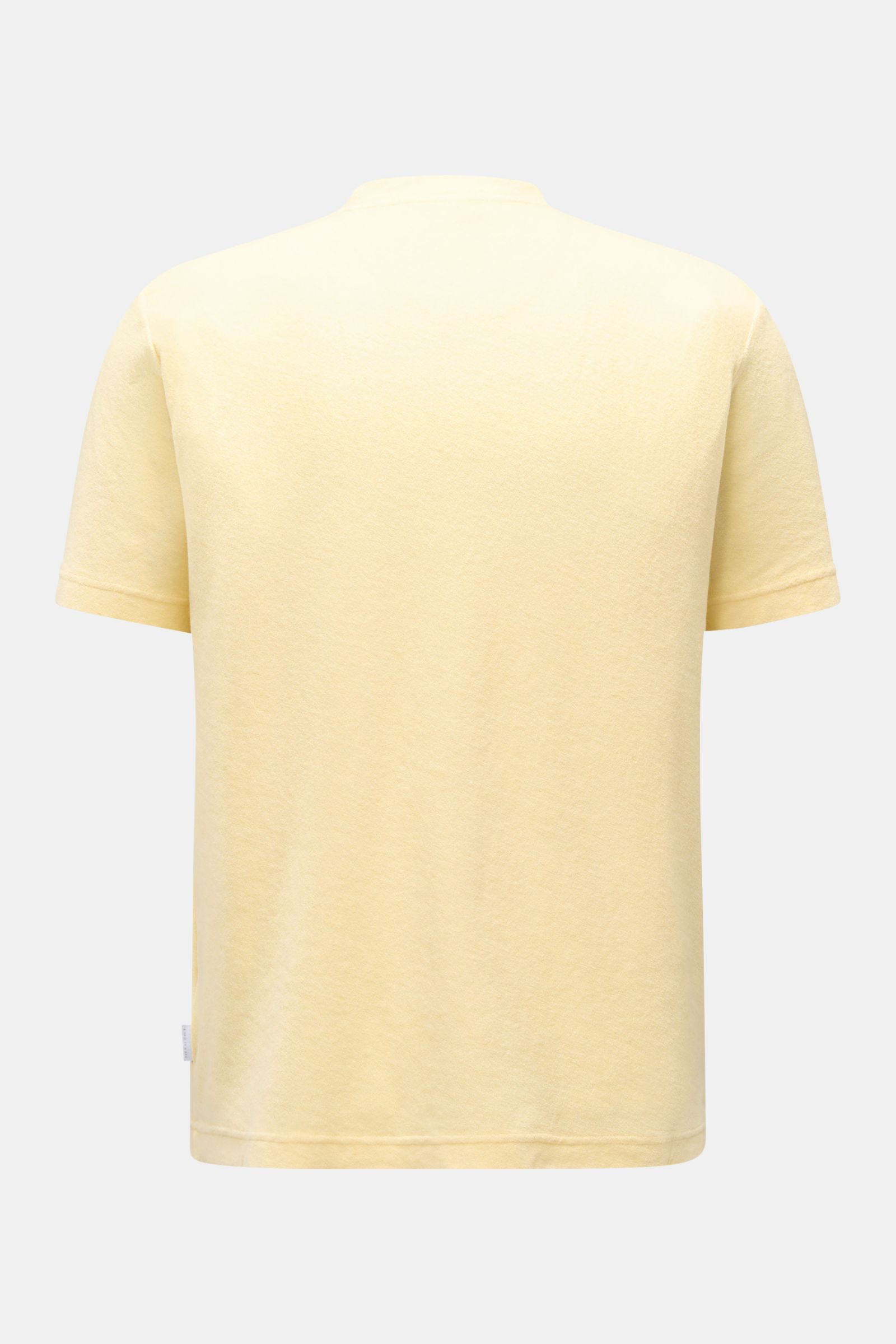 Rückansicht des pastellgelben 04651/ A trip in a bag Frottee T-Shirts 'Terry Tee' aus weichem Baumwoll-Frottee mit Rundhalsausschnitt, Regular Fit und kleinem Weblabel in der Seitennaht.