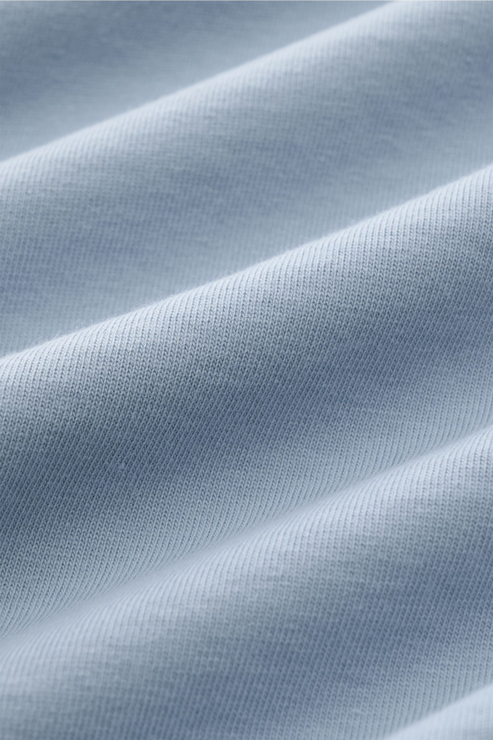 Close-up front view of the 04651/ A trip in a bag Crew neck T-shirt smoky blue showing heavy cotton jersey fabric with a slightly robust texture, regular fit, crew neck, and small woven label. Robust basic piece for urban daily looks.