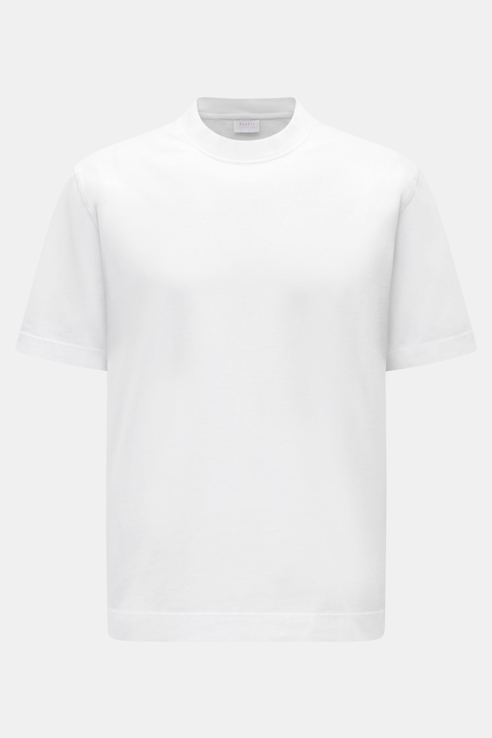 04651/ A trip in a bag T-Shirt 'Nunu' weiß, frontale Nahaufnahme, Basic mit Print-Akzent, reine Baumwolle, weicher Griff, Regular Fit, Rundhalsausschnitt.