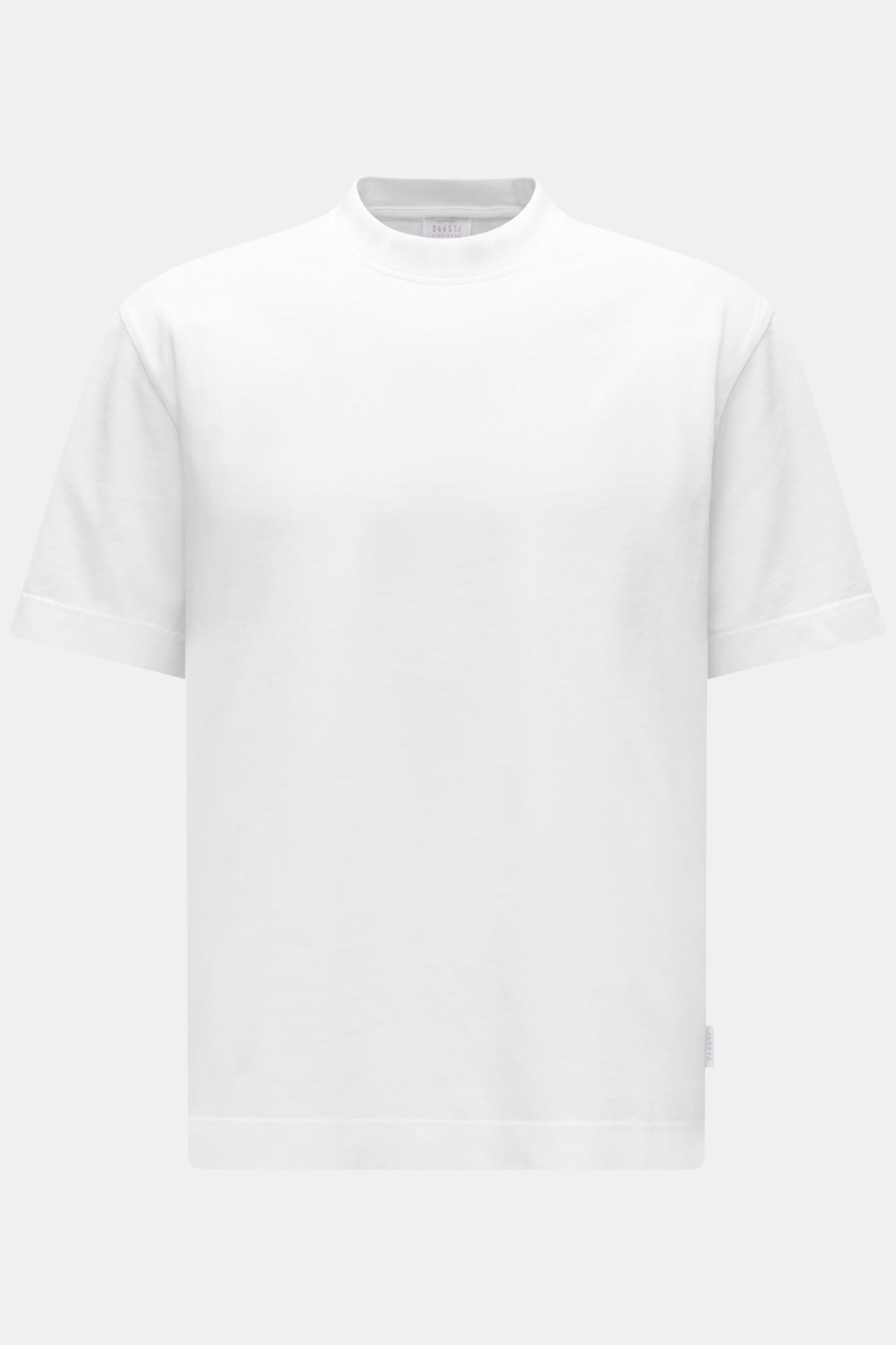 Weißes 04651/ A trip in a bag T-Shirt 'Nunu' mit Rundhalsausschnitt, Regular Fit, weichem Griff, Rückendruck, aus reiner Baumwolle, Frontansicht.