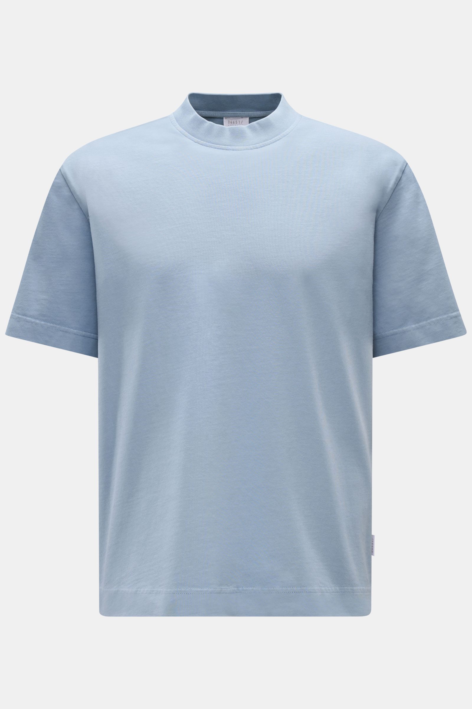 Front view of 04651/ A trip in a bag T-shirt 'Nunu' smoky blue, a pure cotton regular fit crew neck tee with a soft feel and minimalist holiday print on the back.

Description: 
A basic with a print accent: With its minimalist holiday print, this T-shi