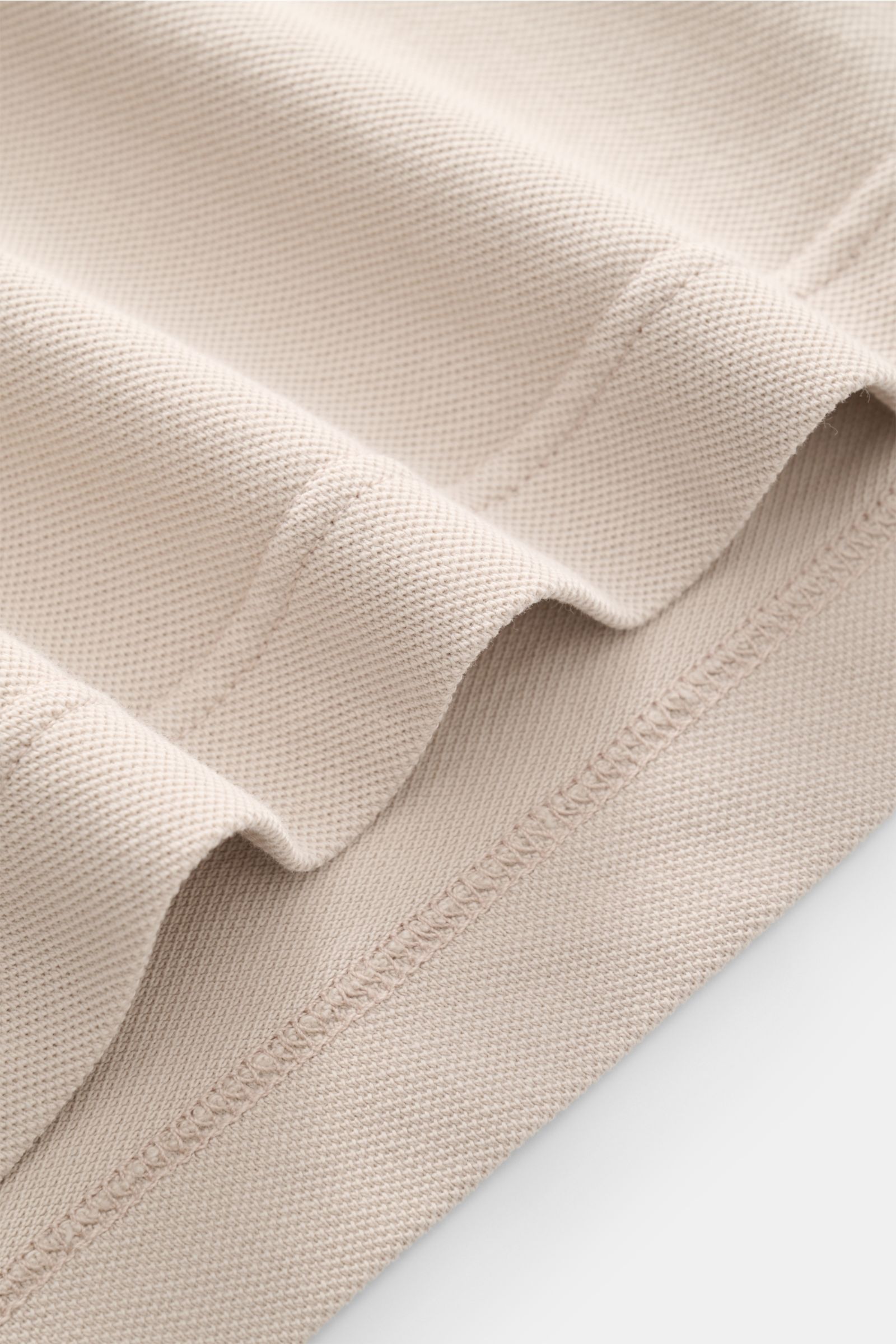 Close-up view of the beige fabric and stitching detail of the 04651/ A trip in a bag Piqué T-shirt, photographed from above.

Summer essential: This piqué T-shirt from 04651/ A TRIP IN A BAG is a versatile staple that's perfect for warm days.

